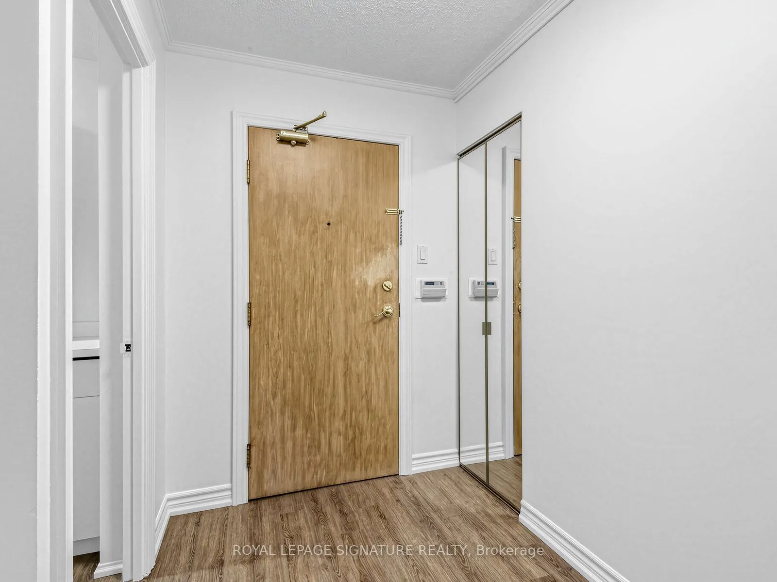 20 Harding Boulevard W #303