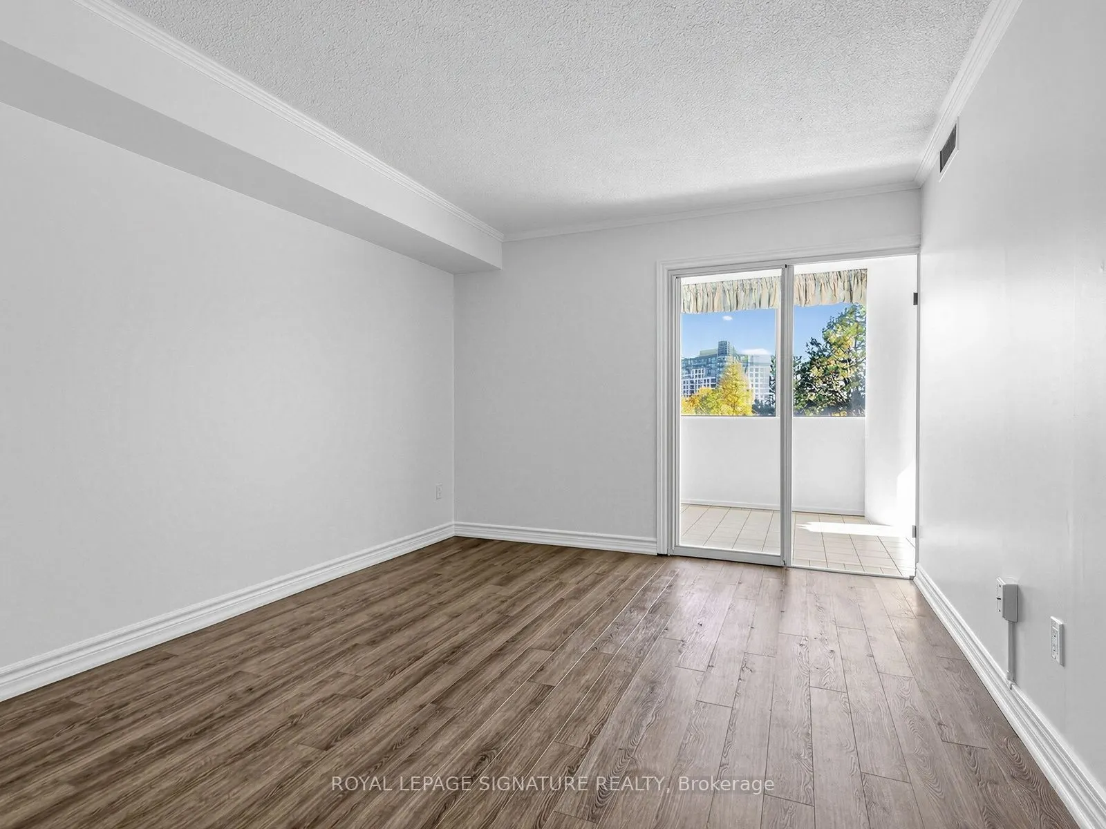 20 Harding Boulevard W #303