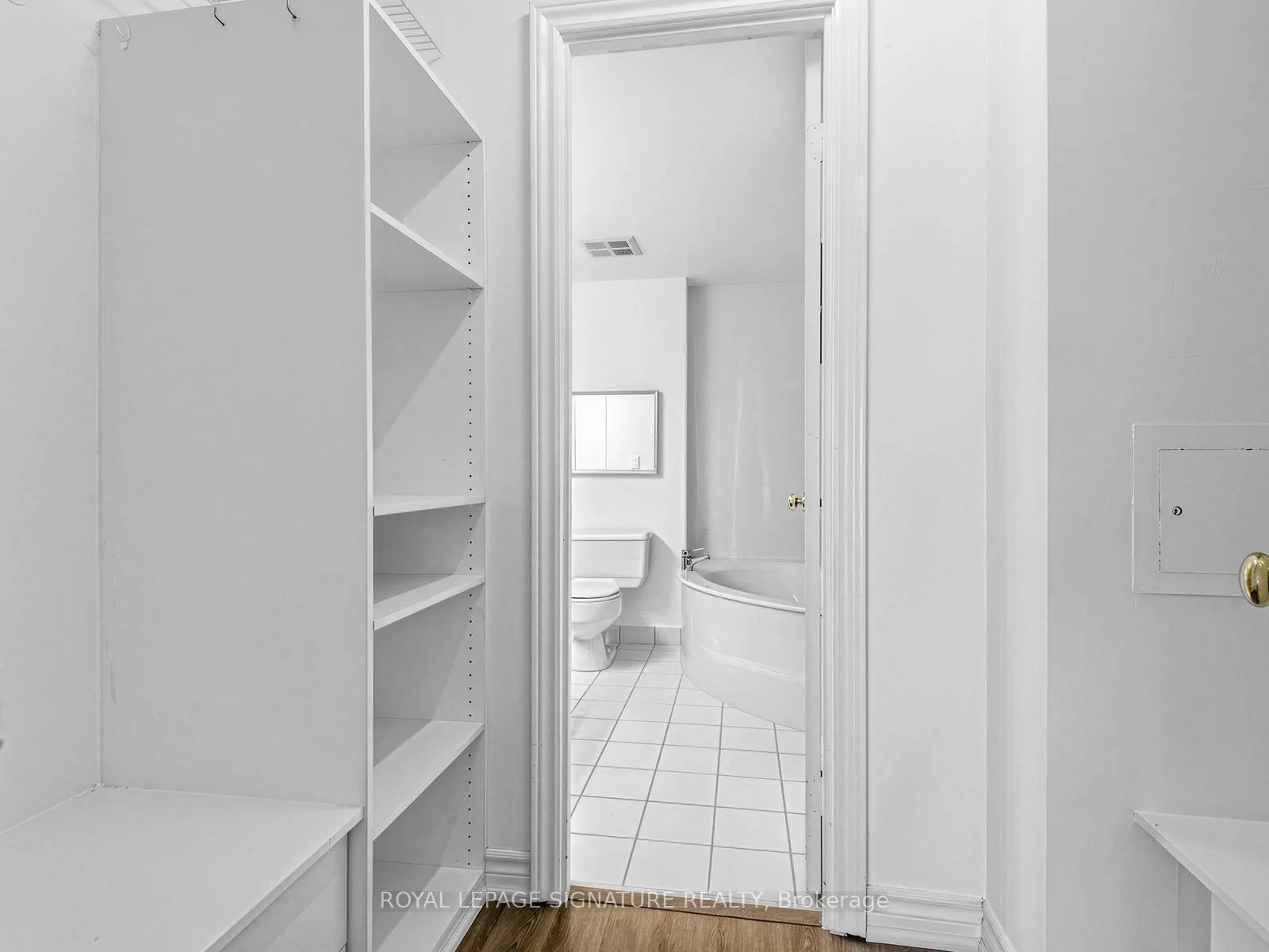 20 Harding Boulevard W #303