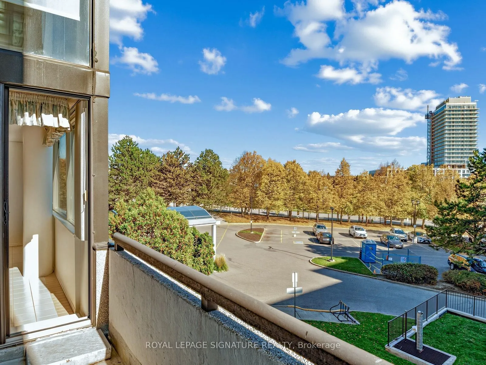 20 Harding Boulevard W #303