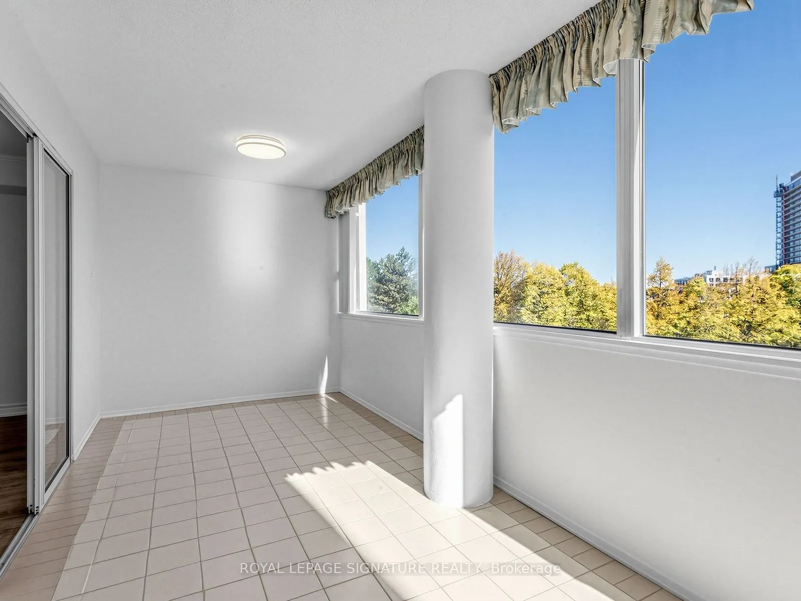 20 Harding Boulevard W #303
