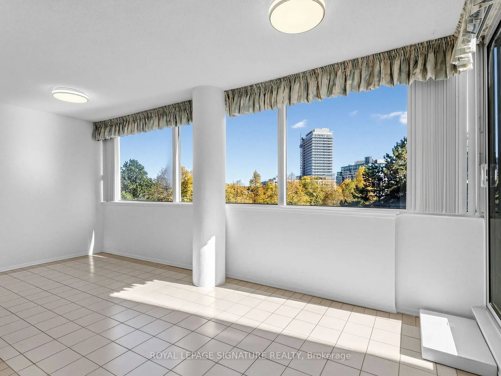 20 Harding Boulevard W #303