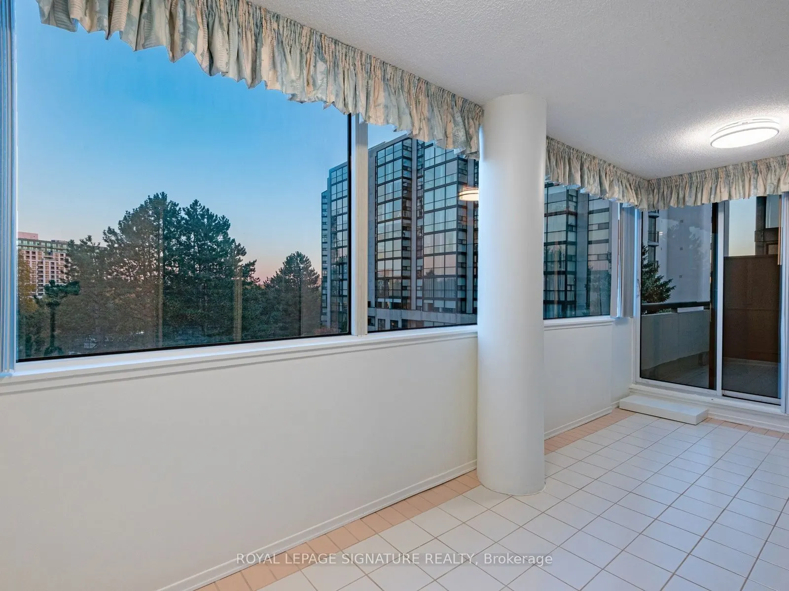20 Harding Boulevard W #303
