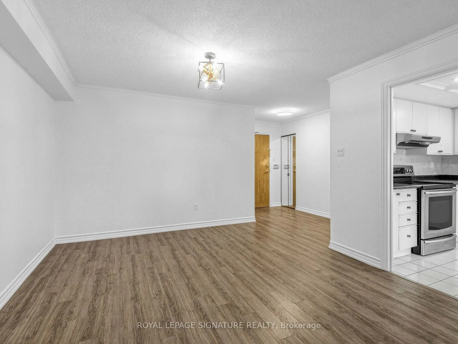 20 Harding Boulevard W #303
