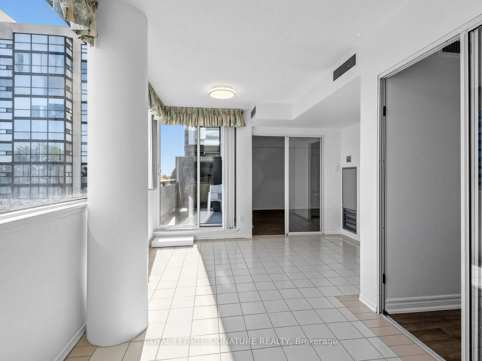 20 Harding Boulevard W #303