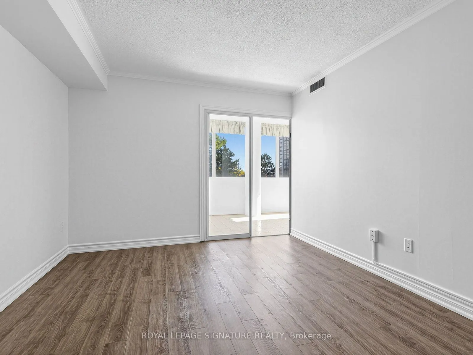 20 Harding Boulevard W #303