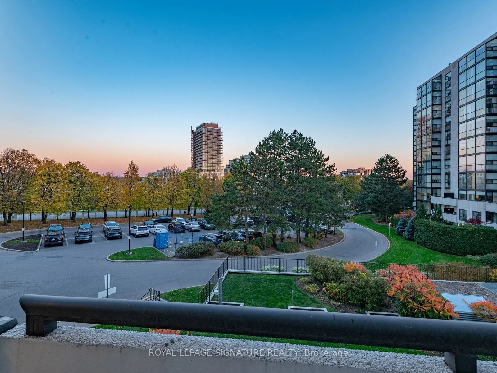20 Harding Boulevard W #303