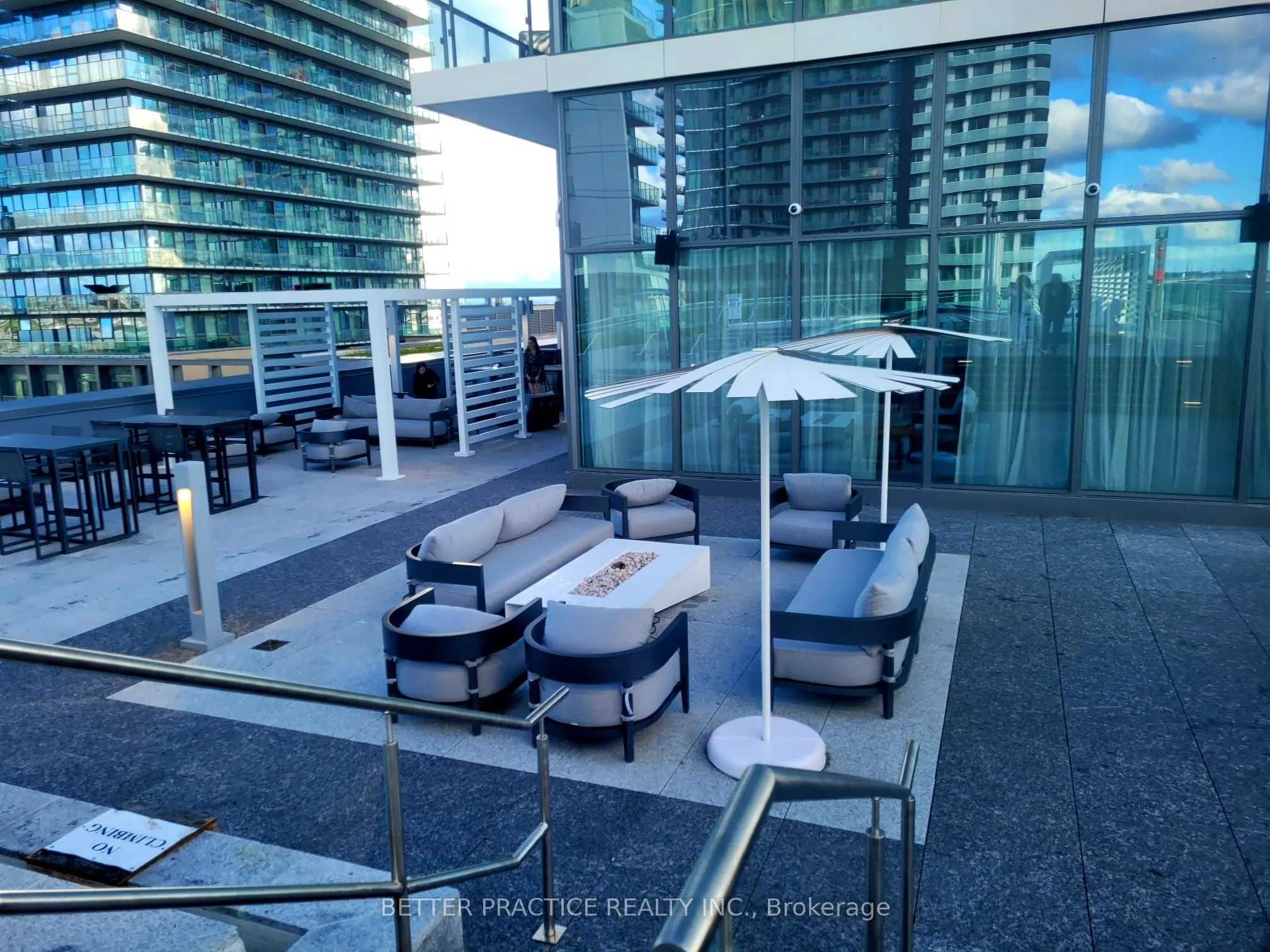 1000 Portage Parkway #3002