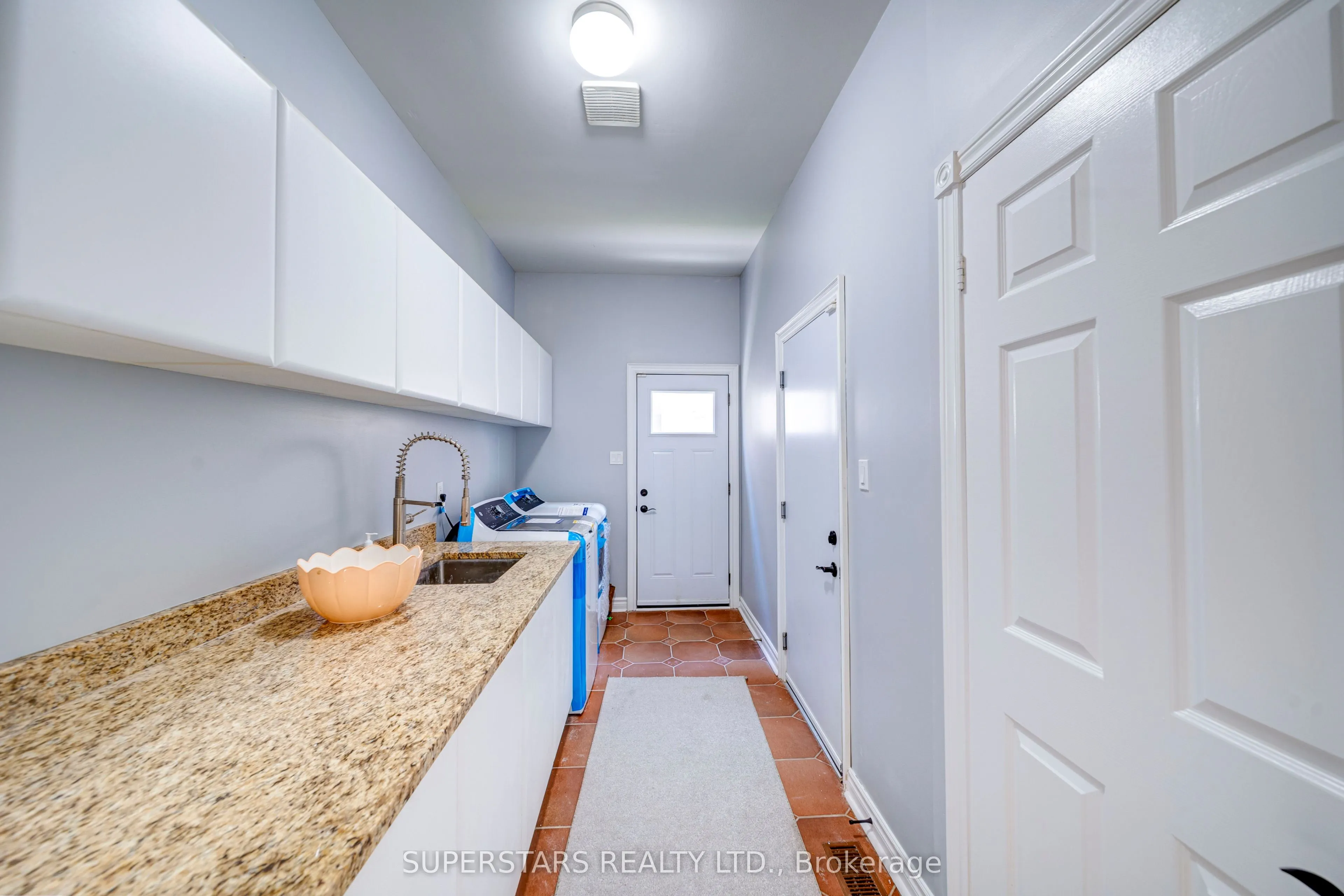 959 Lockwood Circle