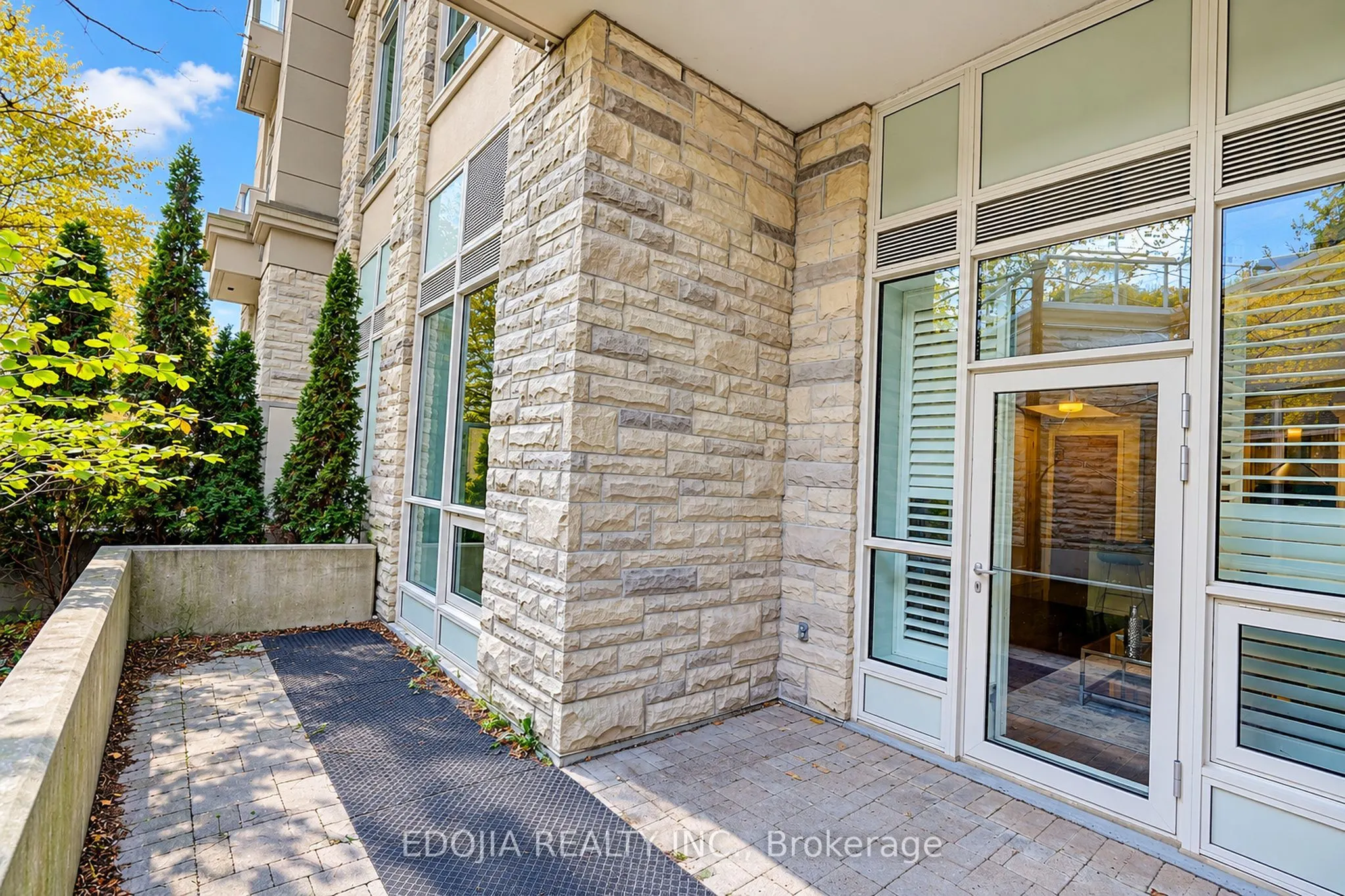 9 Stollery Pond Crescent #102