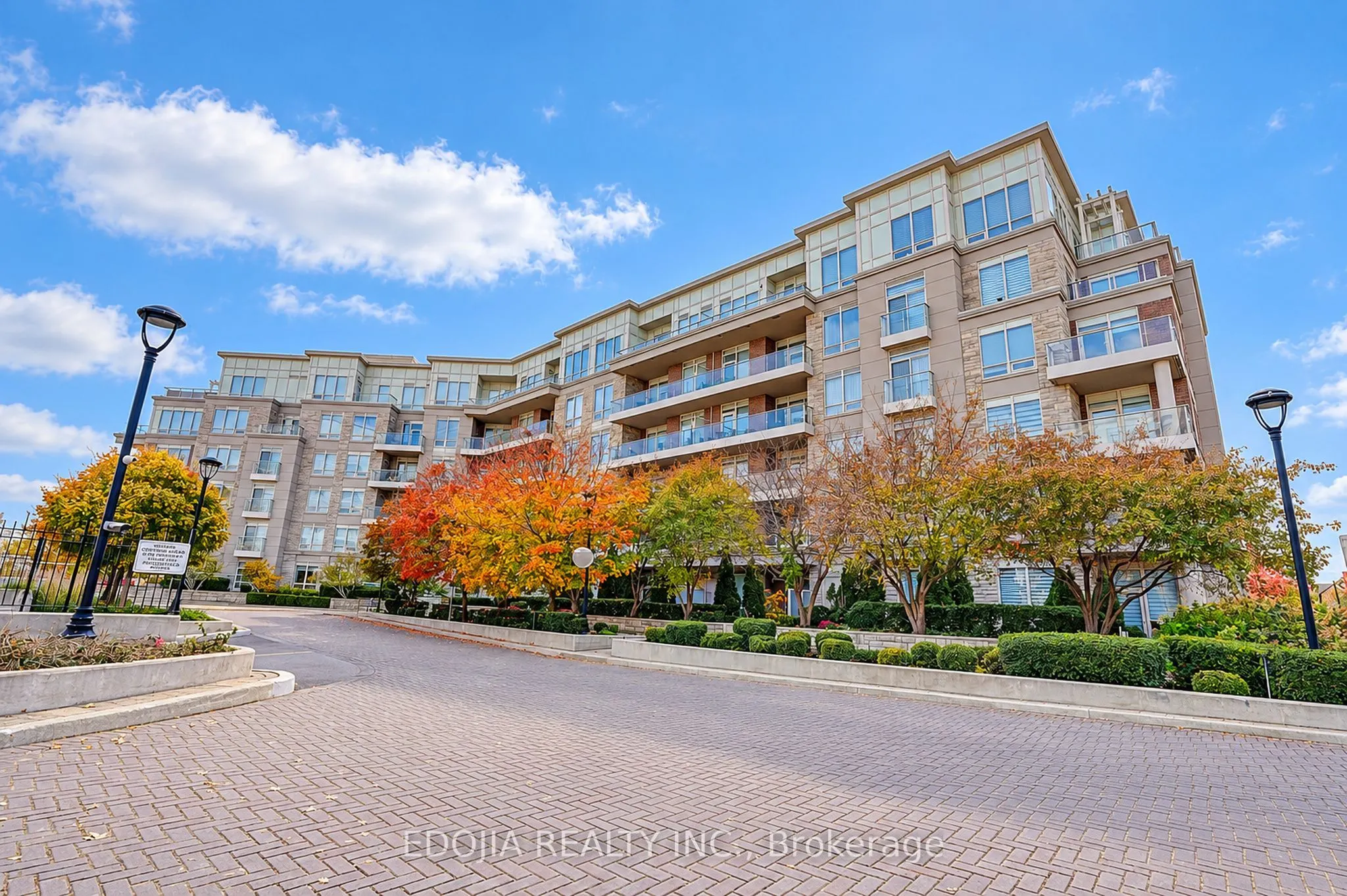 9 Stollery Pond Crescent #102