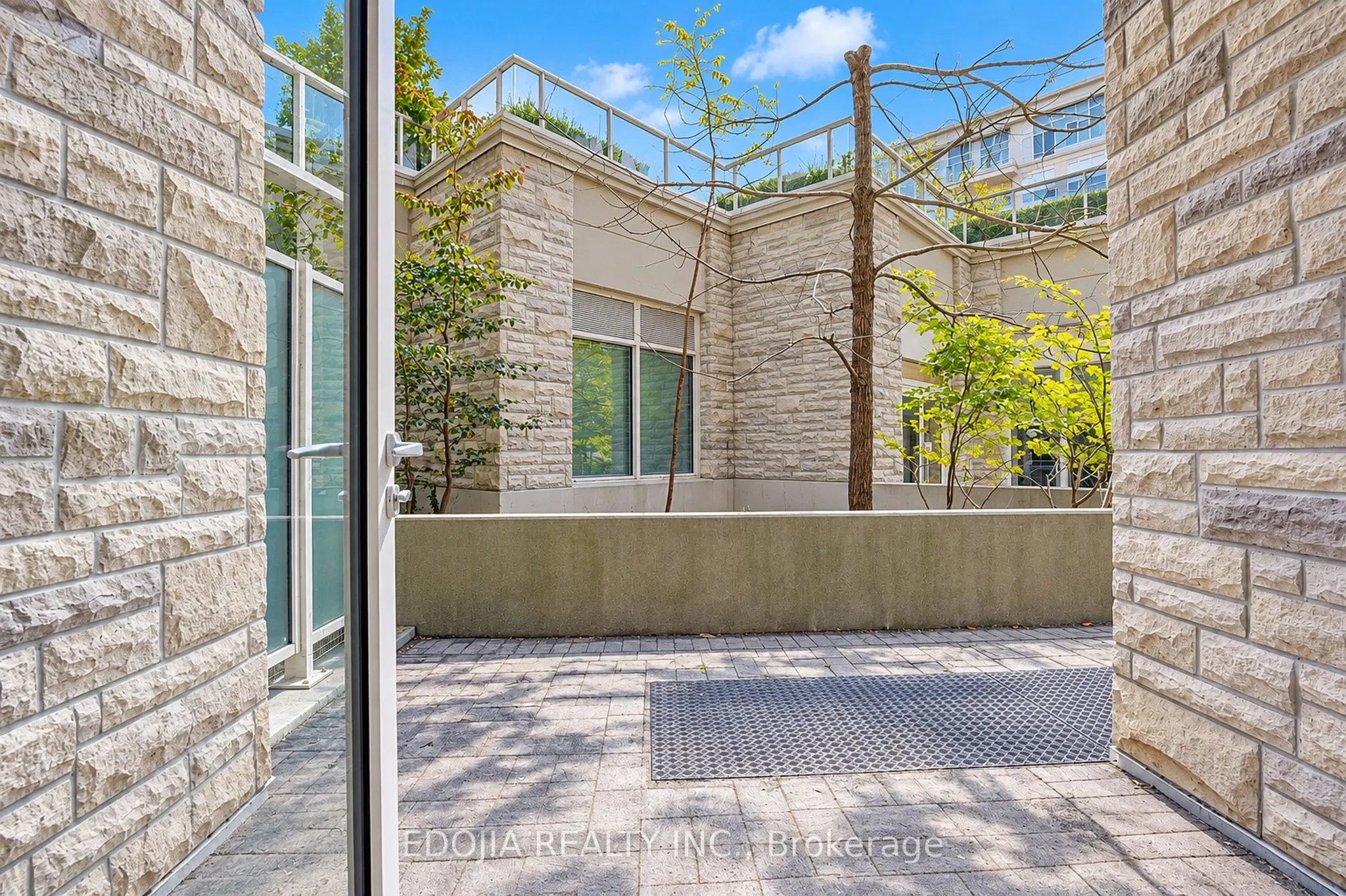 9 Stollery Pond Crescent #102