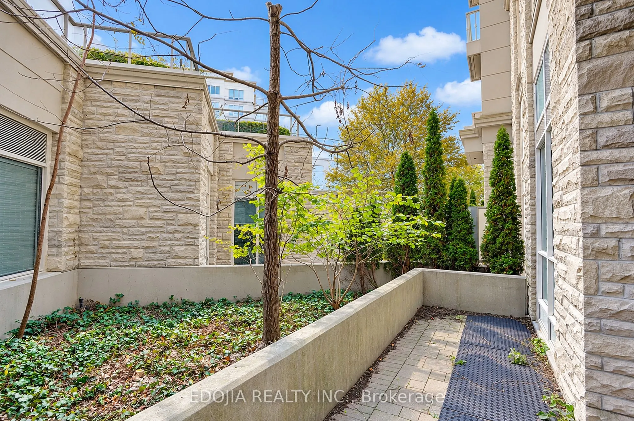 9 Stollery Pond Crescent #102