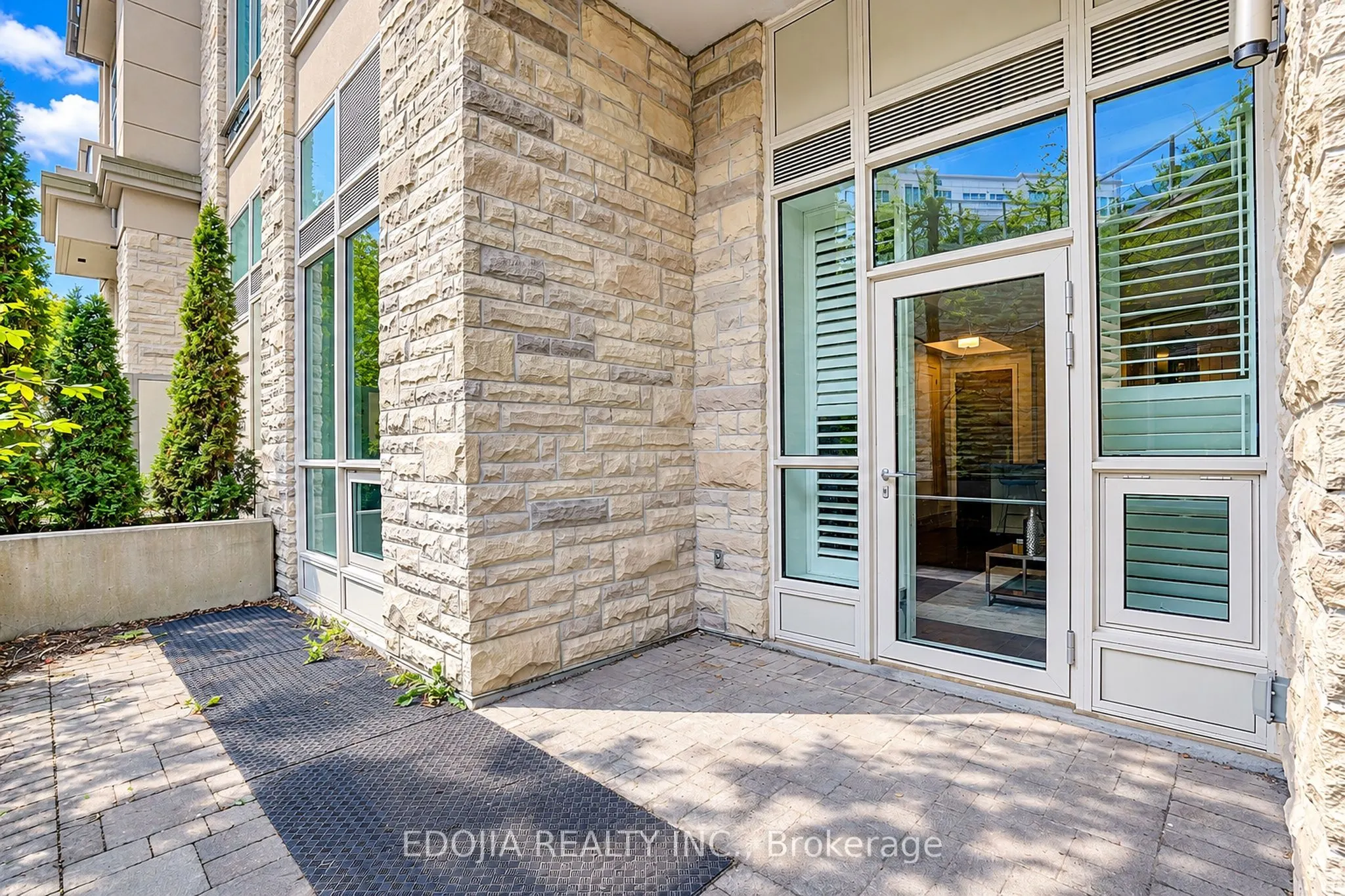 9 Stollery Pond Crescent #102