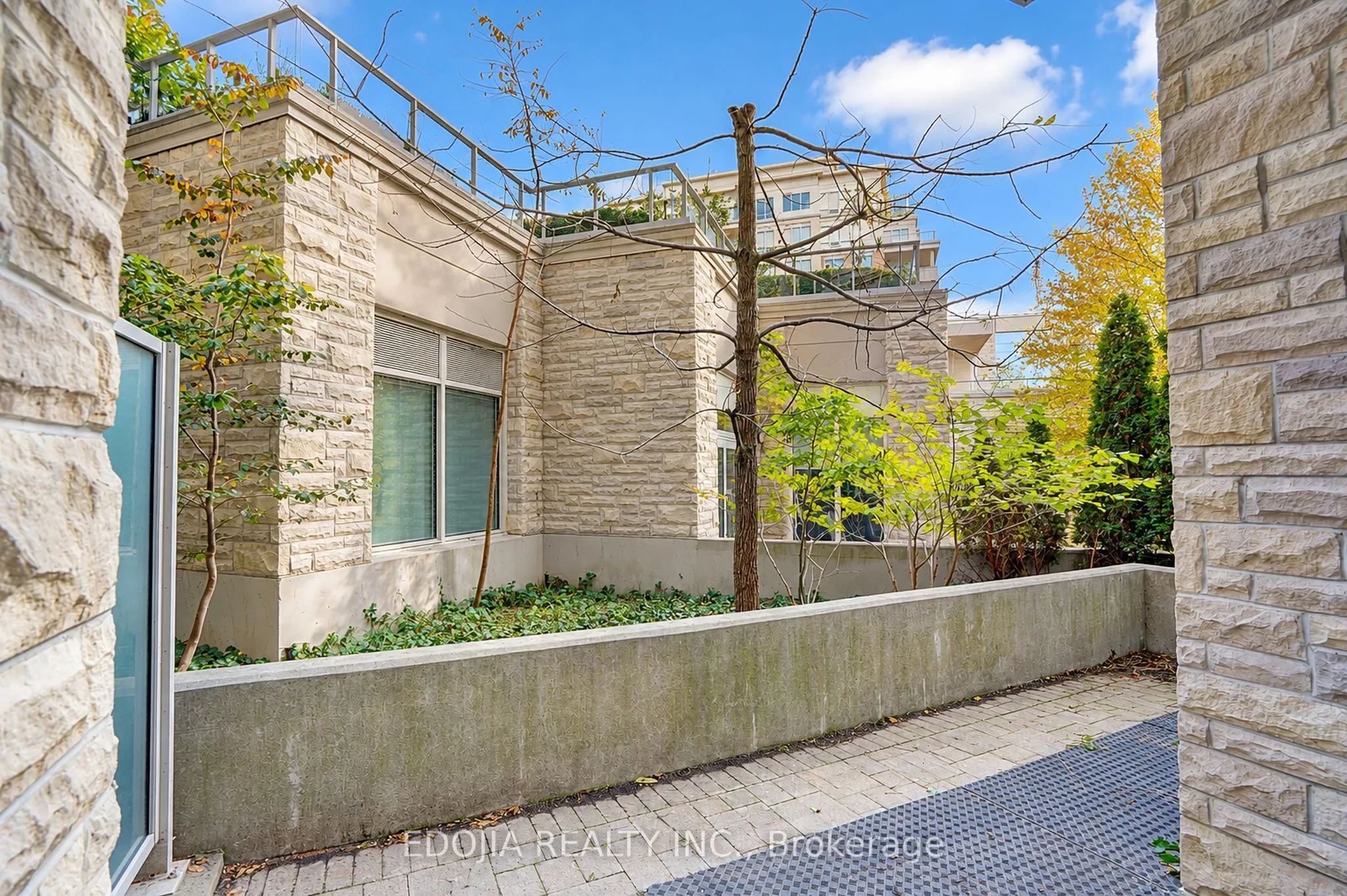 9 Stollery Pond Crescent #102
