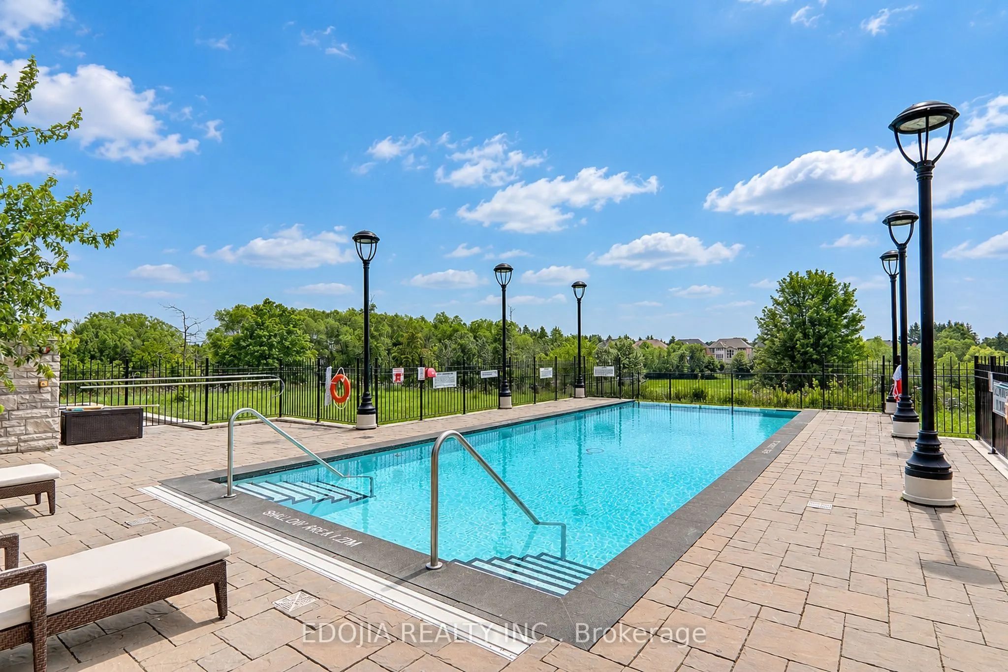 9 Stollery Pond Crescent #102