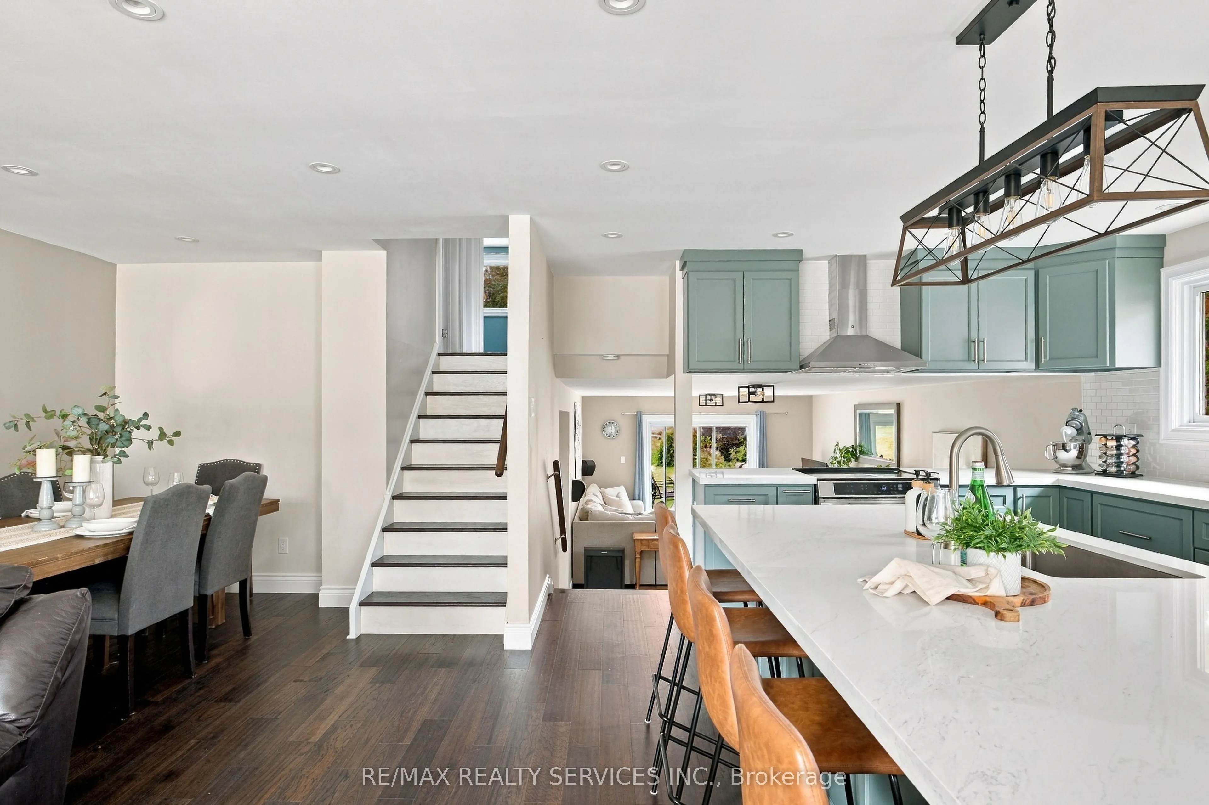 37 Maple Avenue W