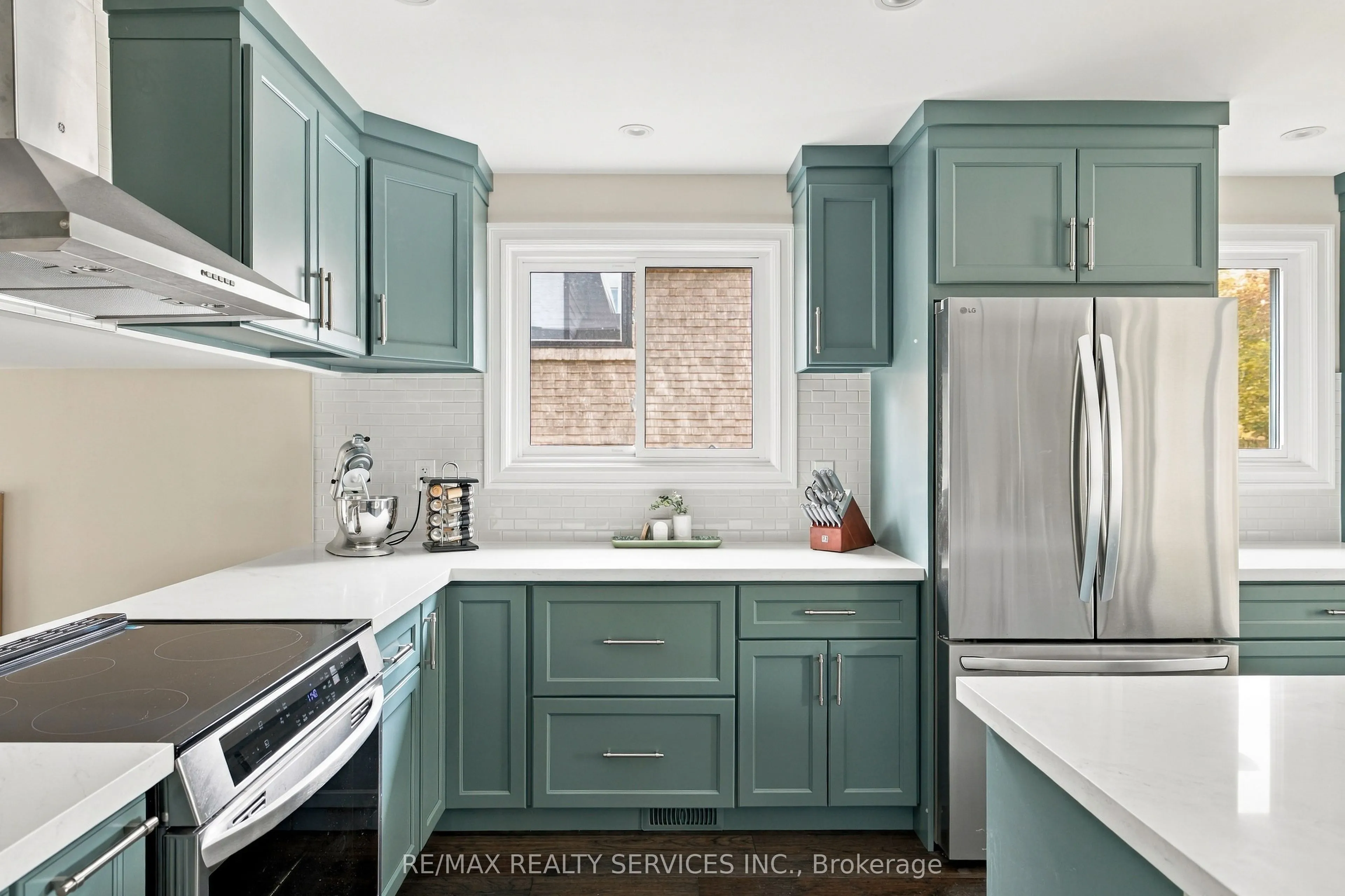 37 Maple Avenue W