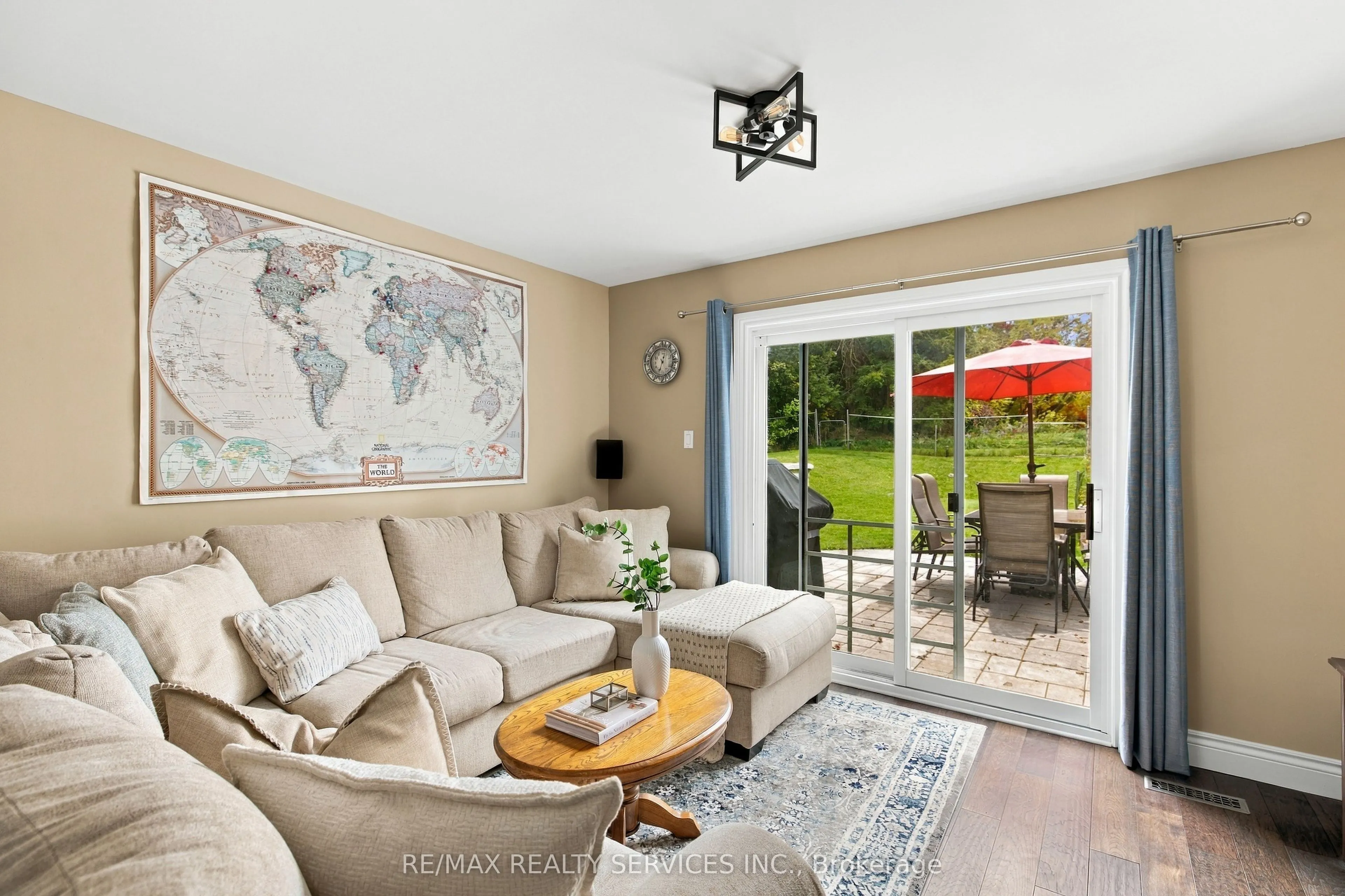 37 Maple Avenue W