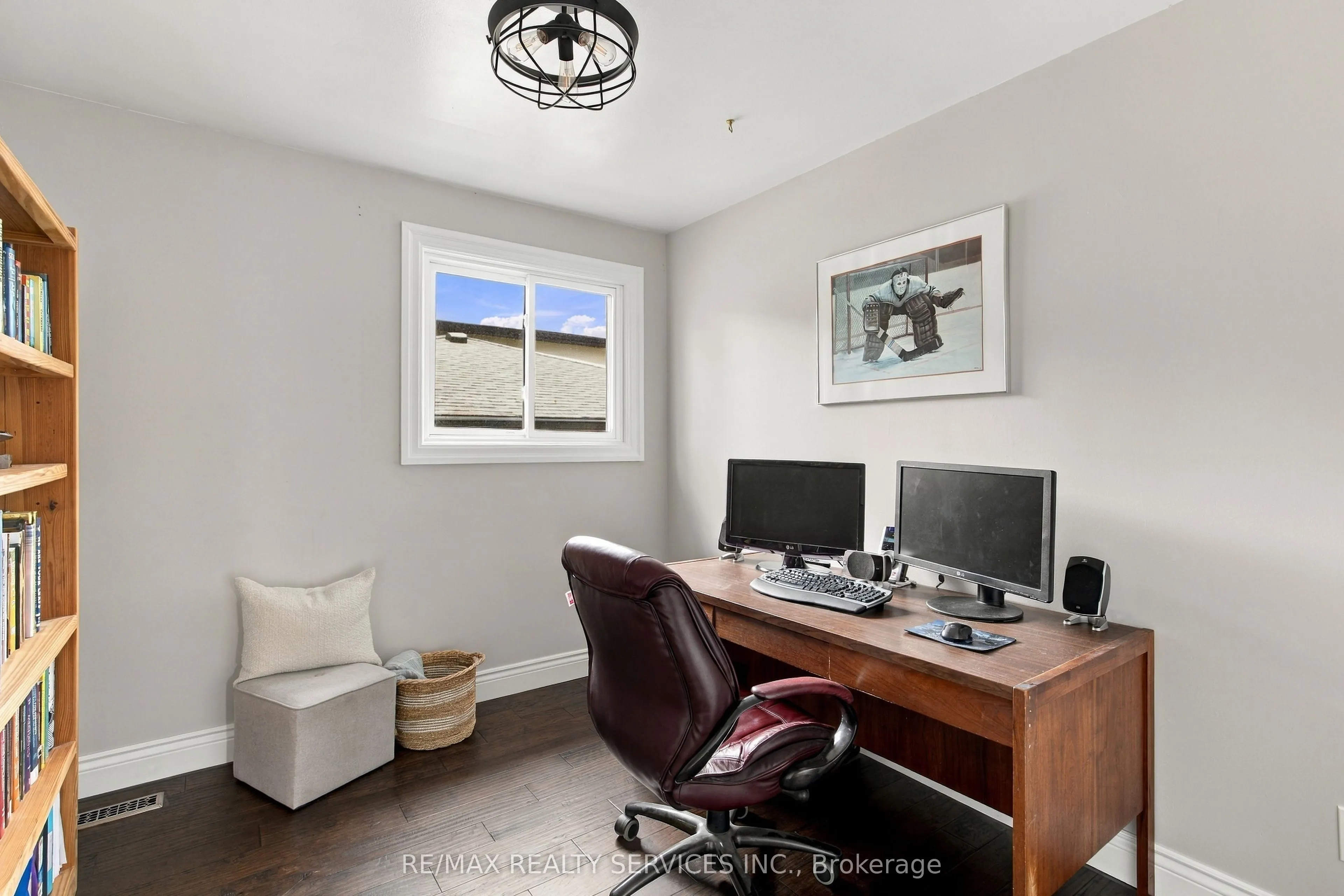 37 Maple Avenue W
