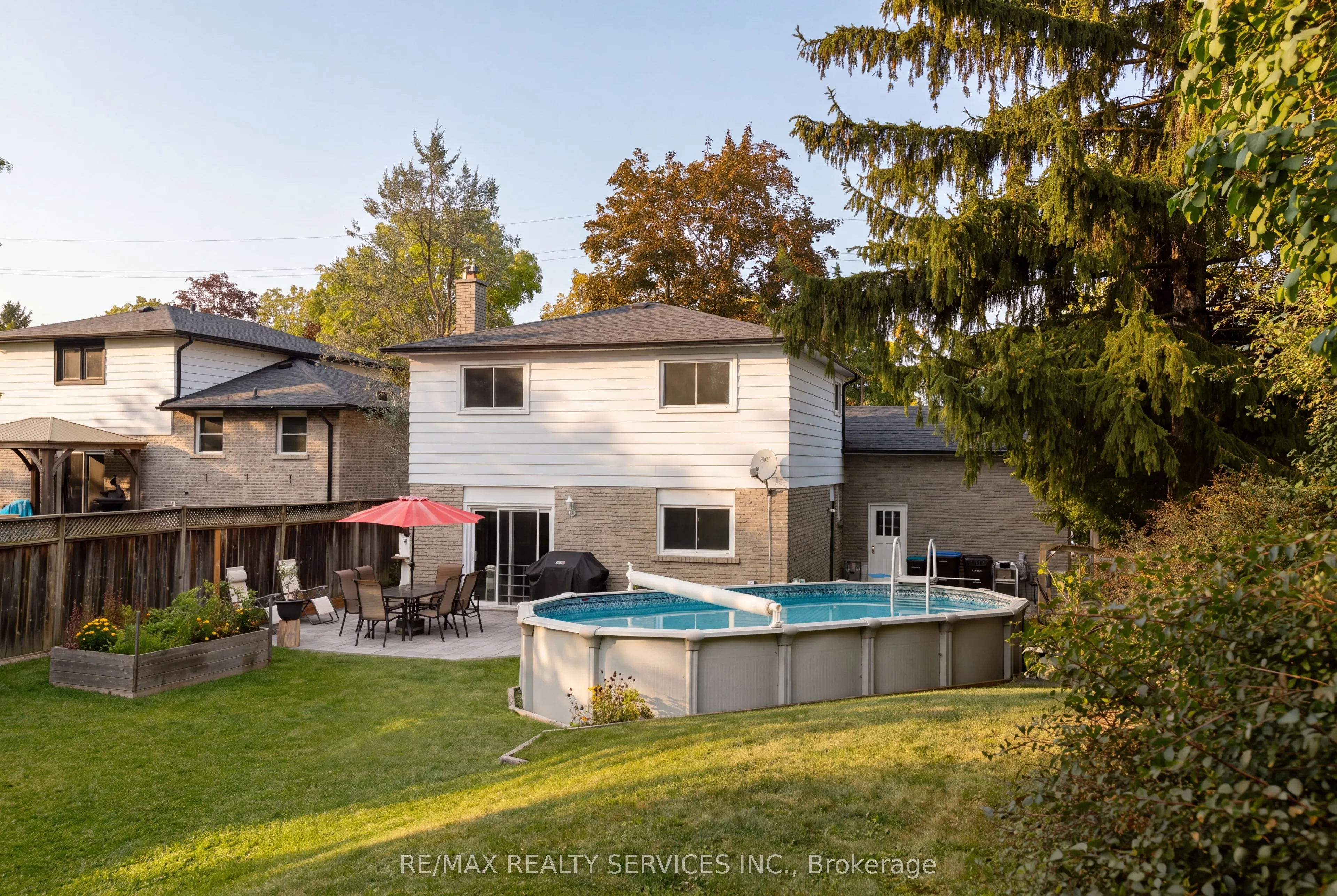 37 Maple Avenue W