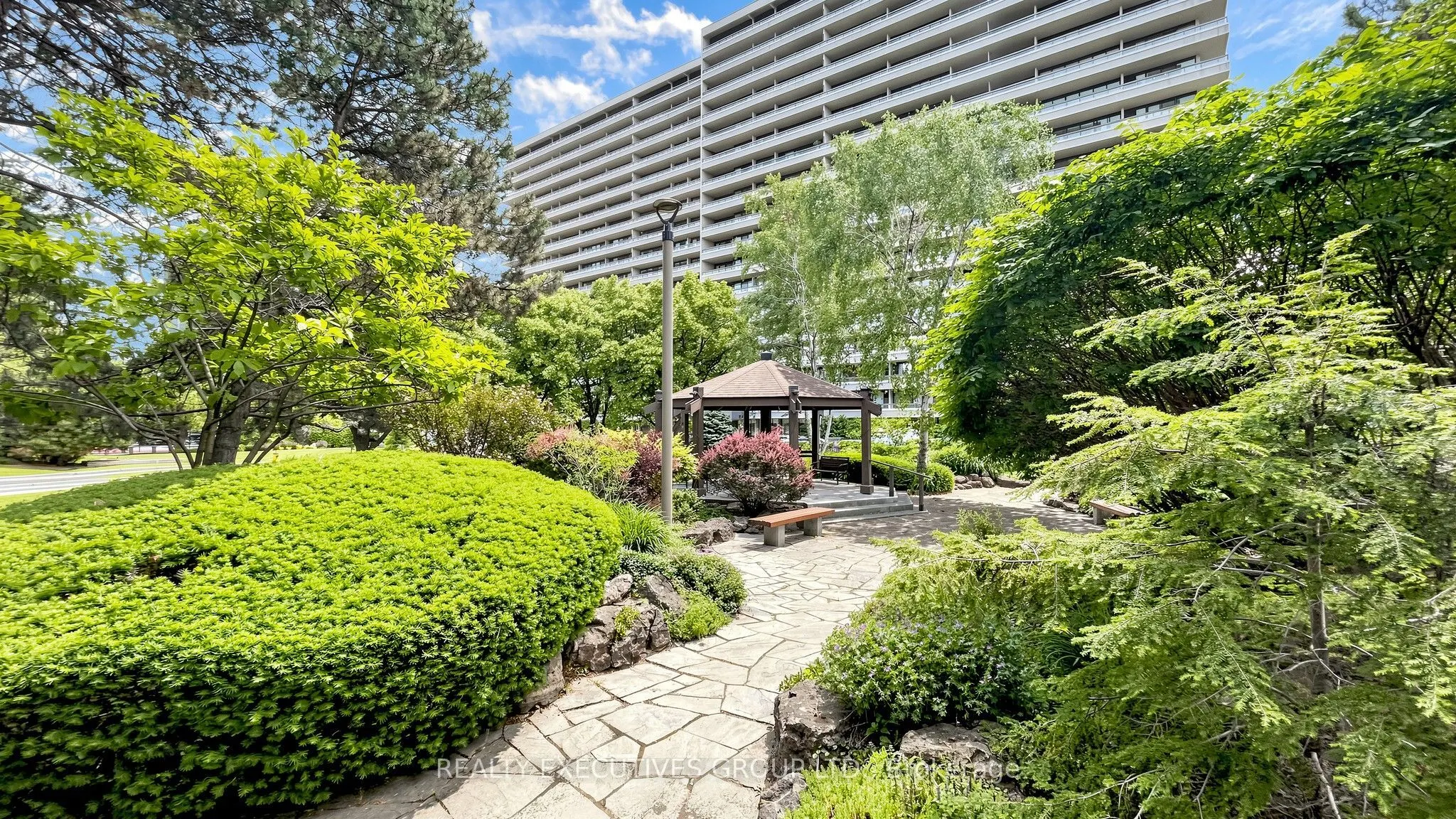 8111 Yonge Street #1707