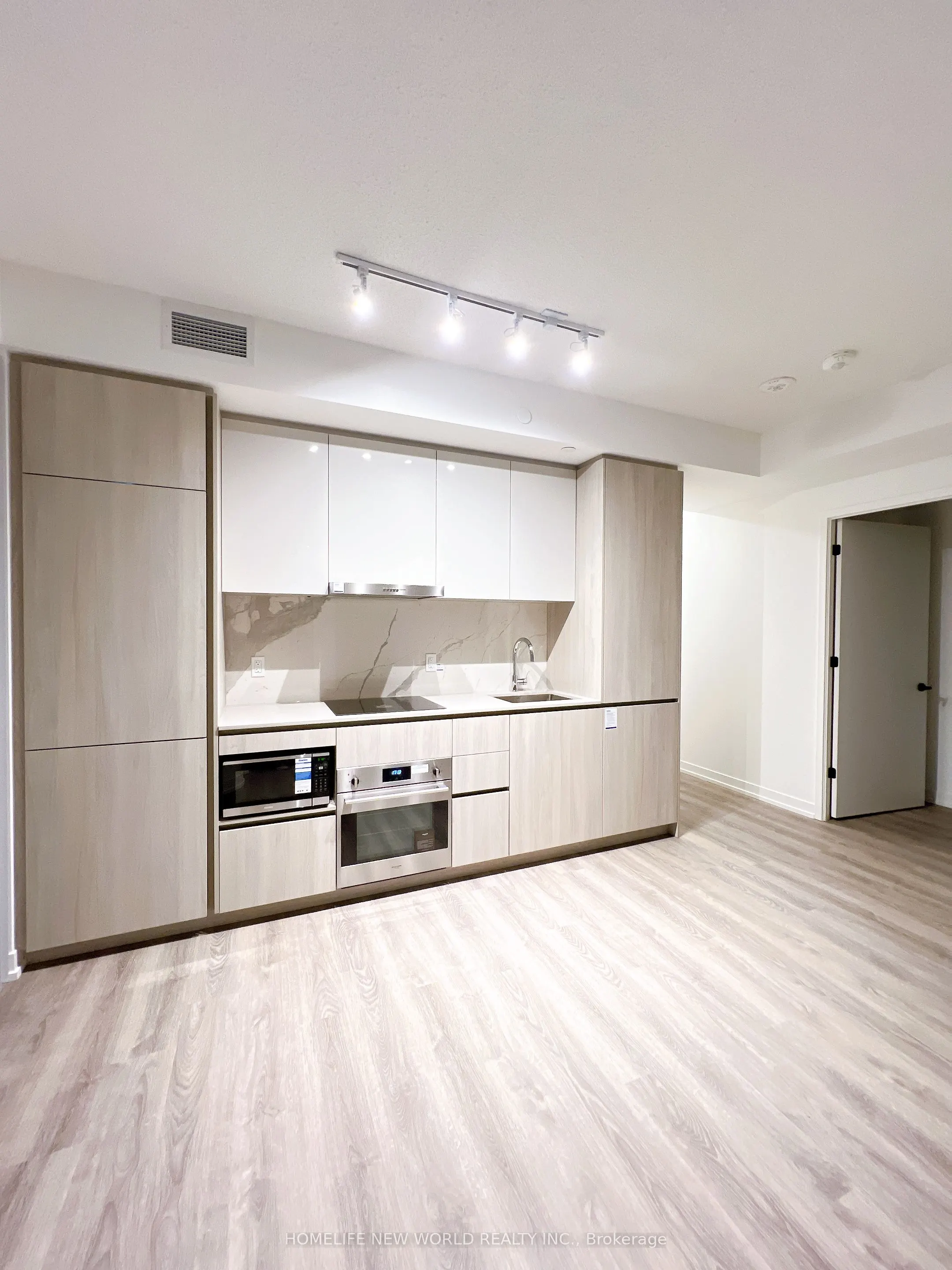 8 Interchange Way #1112