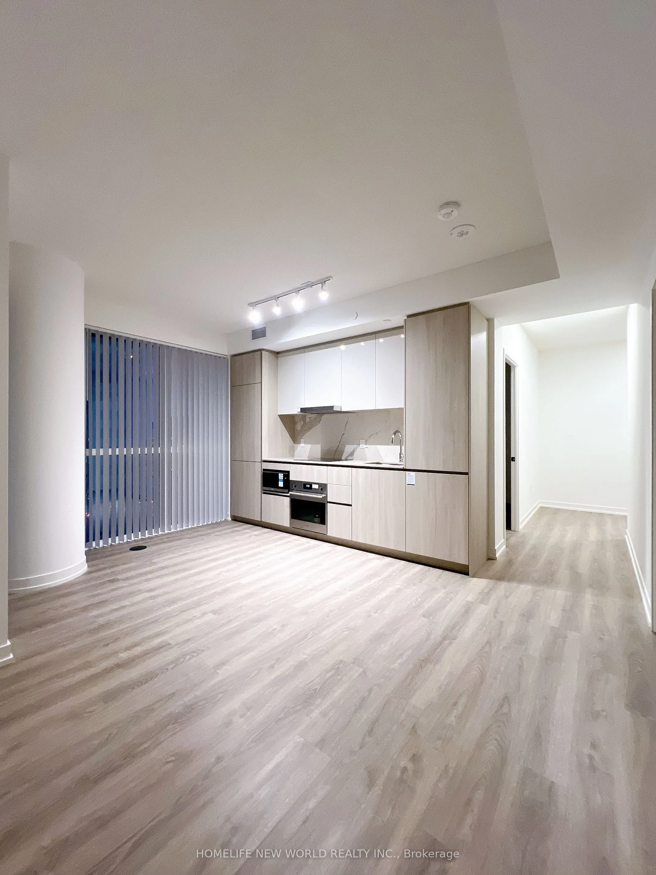 8 Interchange Way #1112