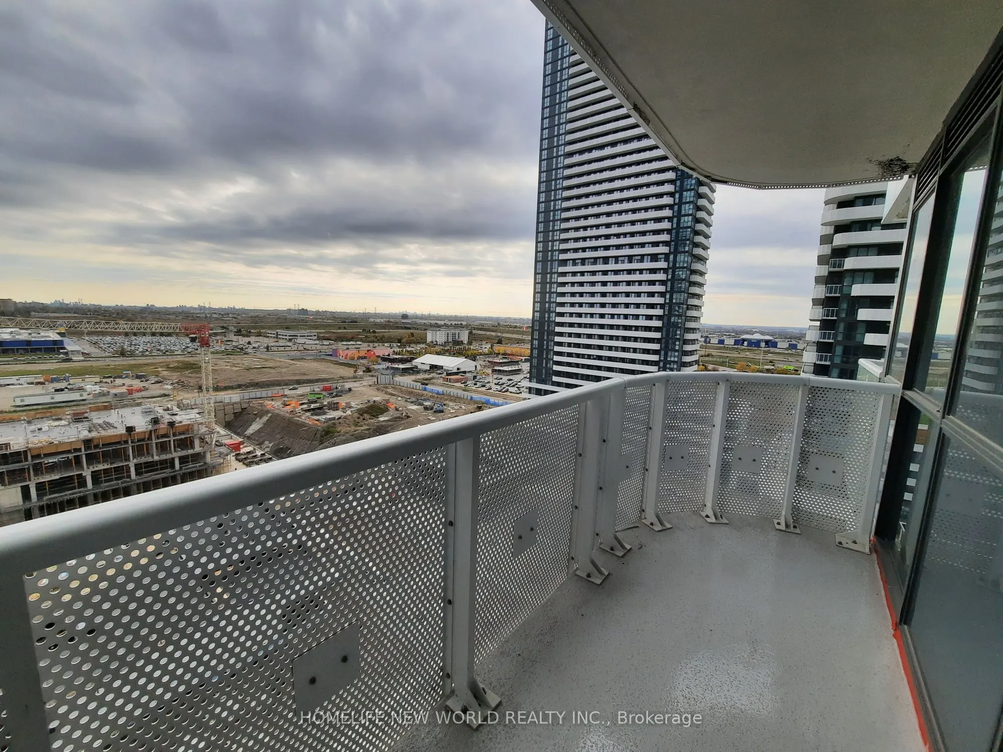 8 Interchange Way #1112
