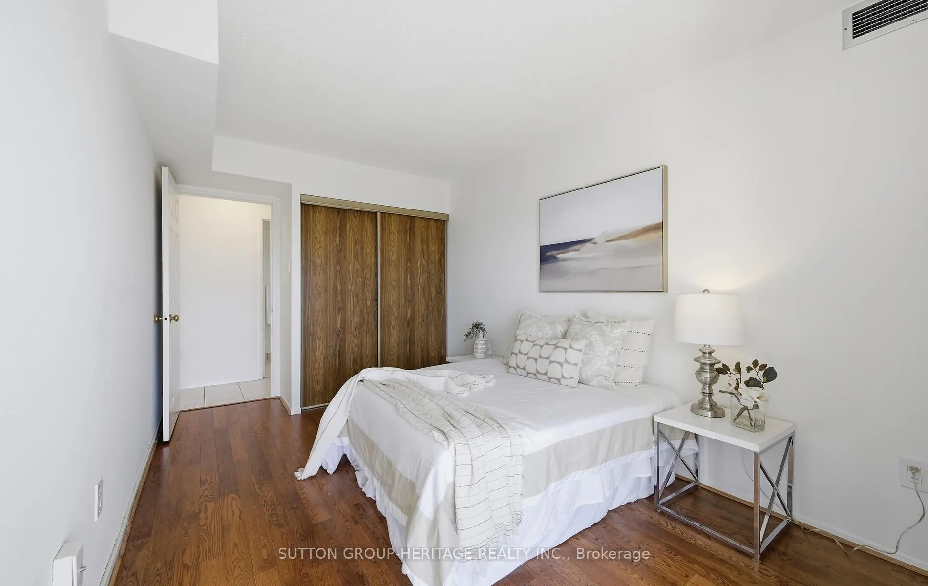 40 Harding Boulevard W #1112