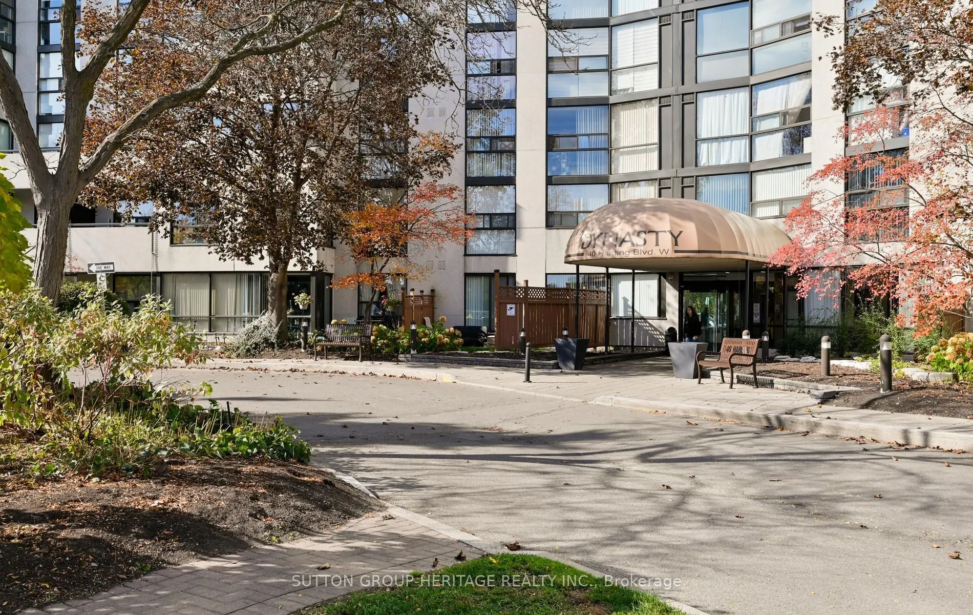 40 Harding Boulevard W #1112