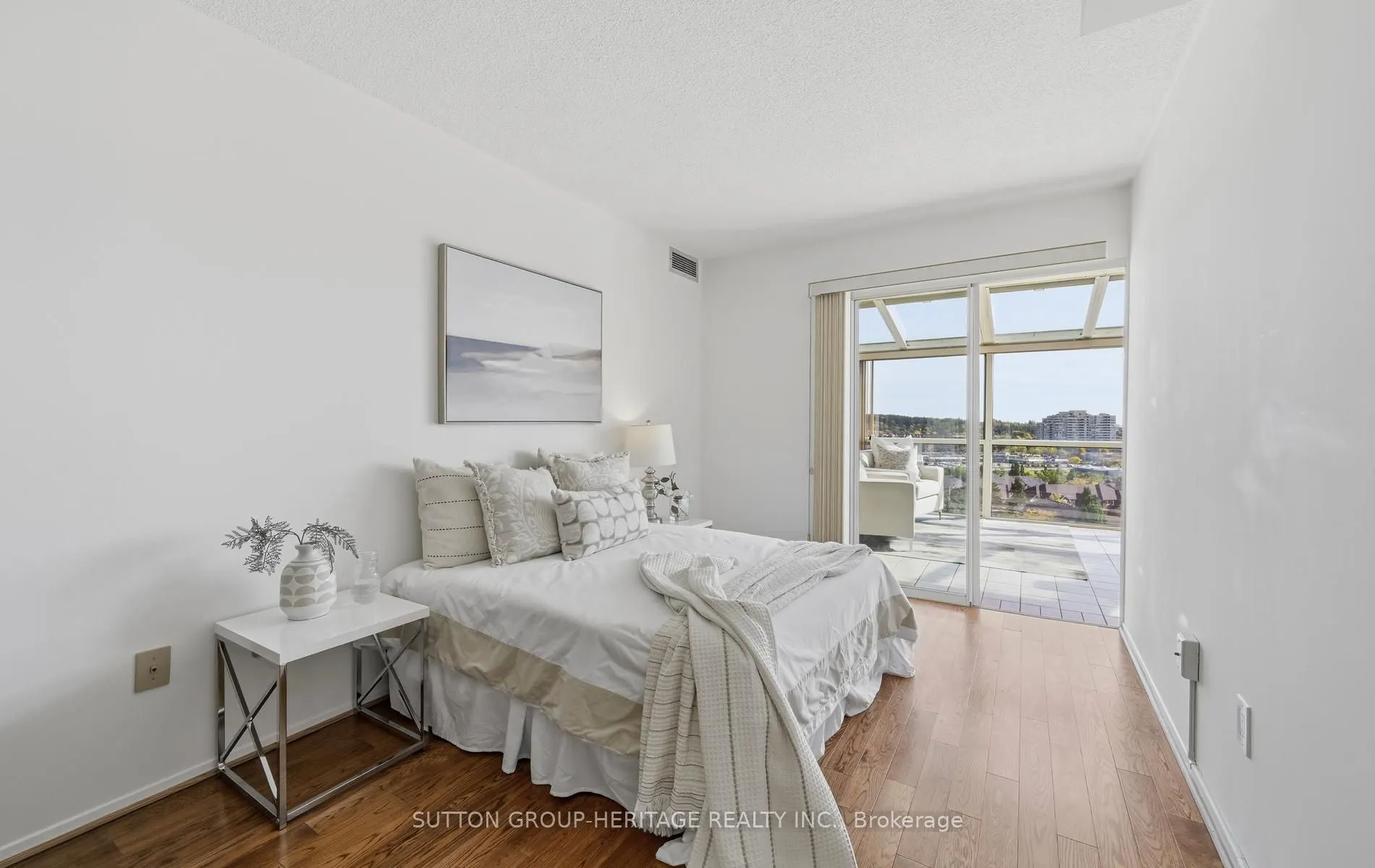 40 Harding Boulevard W #1112