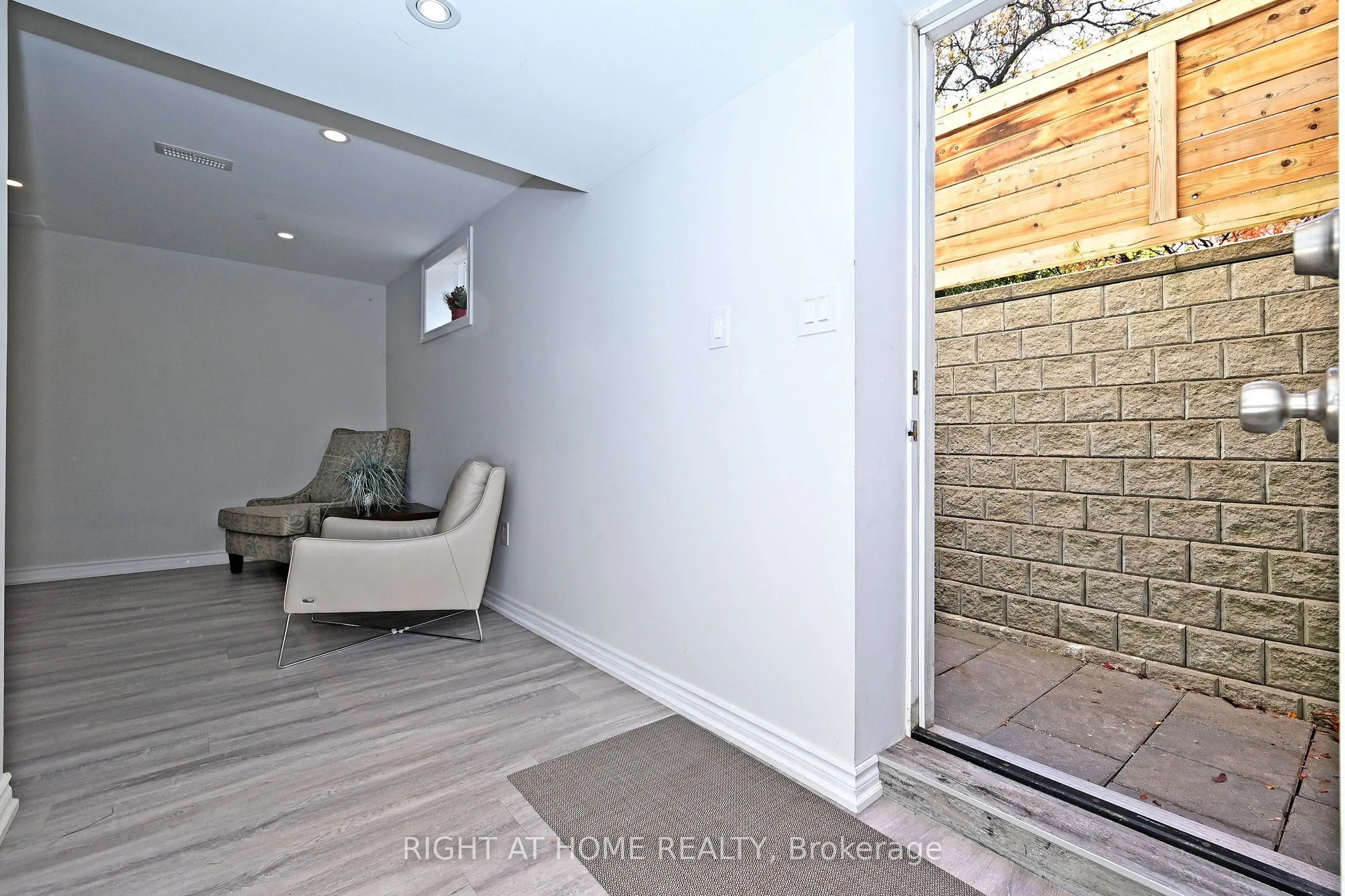 454 Alper Street