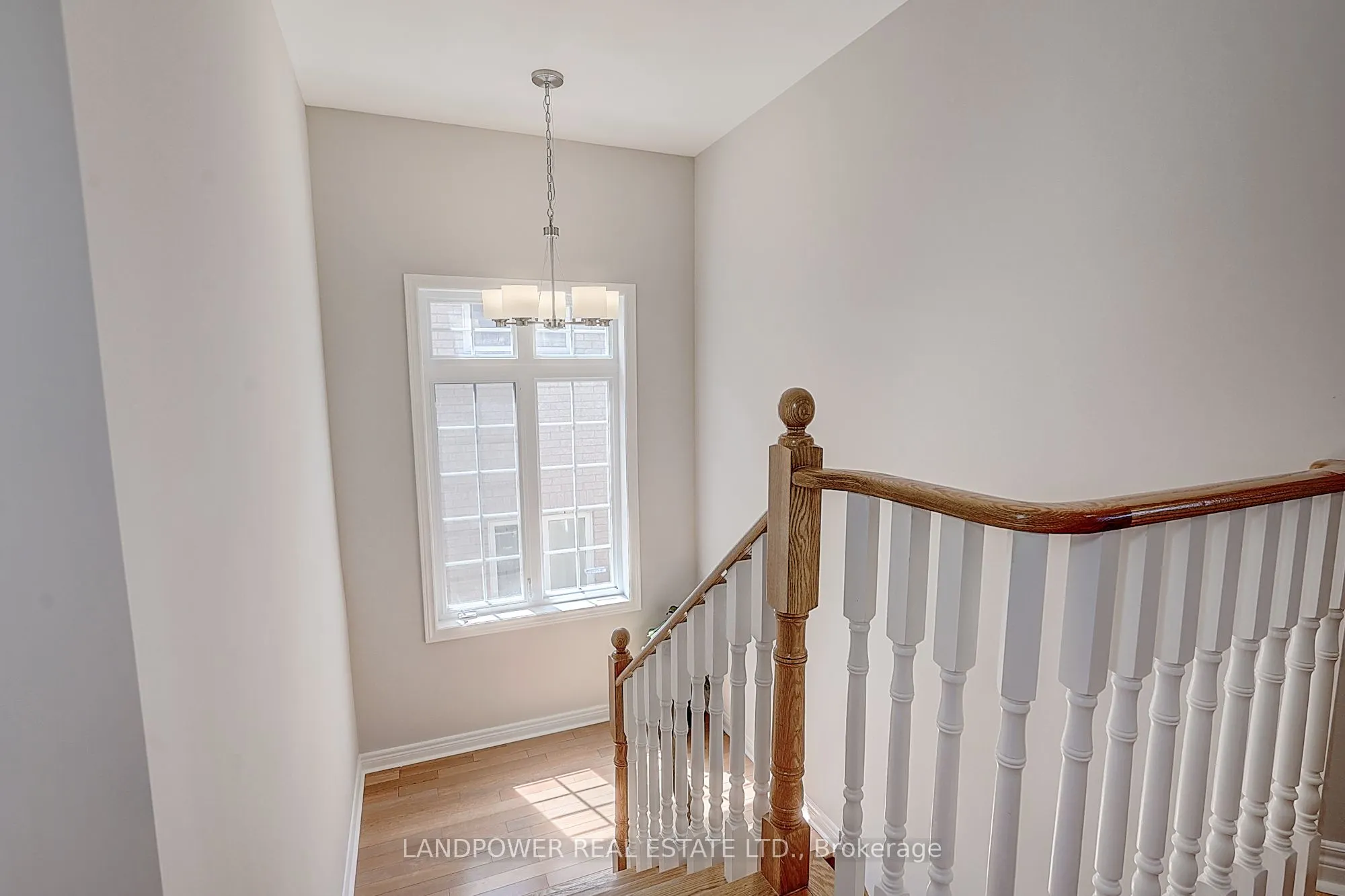 60 Valleyford Avenue