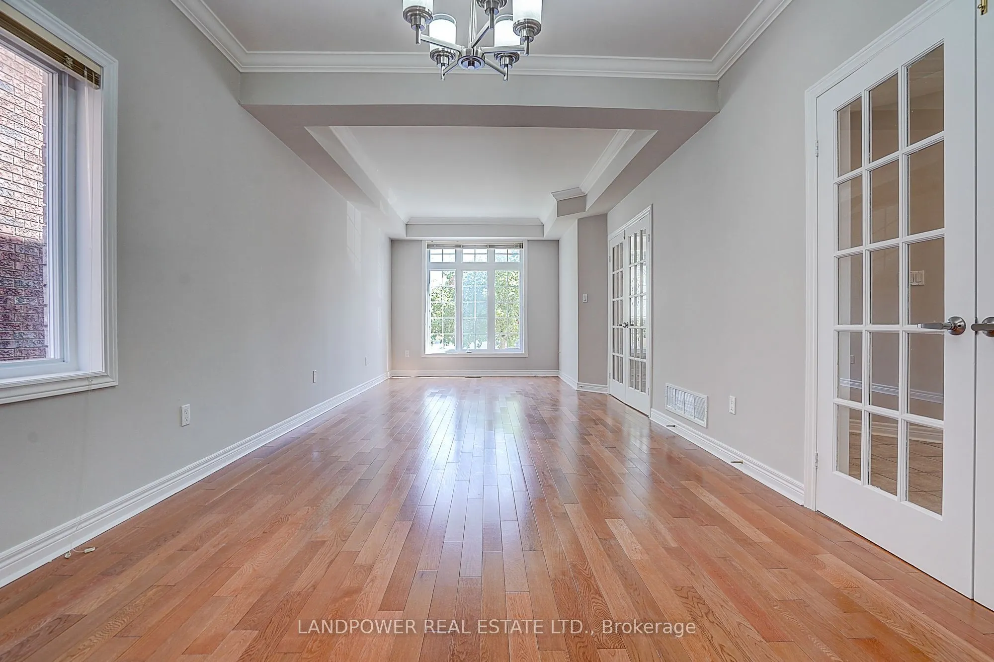 60 Valleyford Avenue