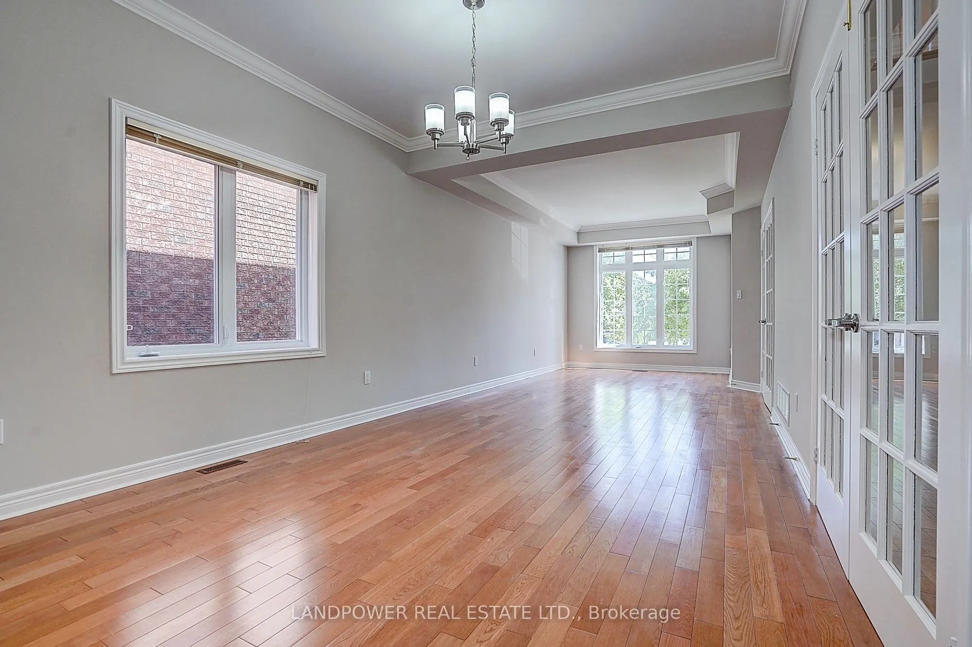 60 Valleyford Avenue