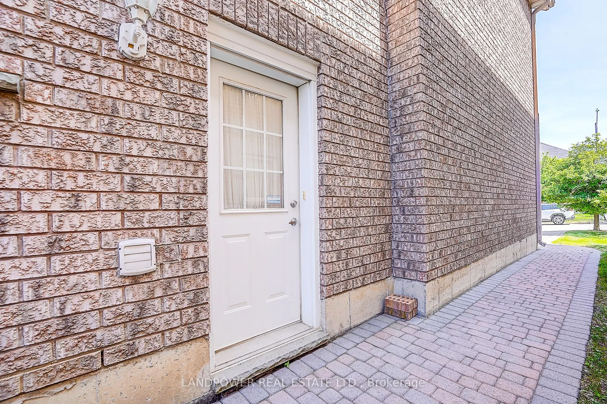 60 Valleyford Avenue
