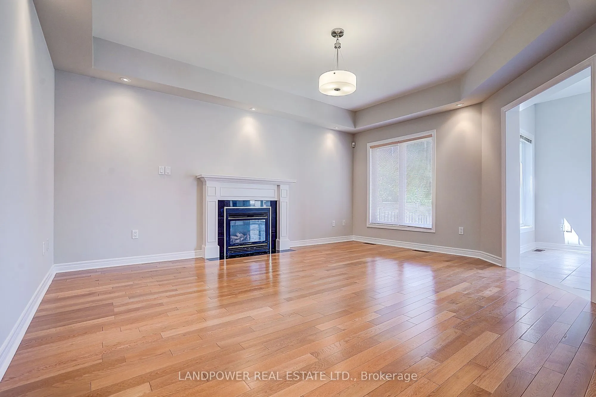 60 Valleyford Avenue
