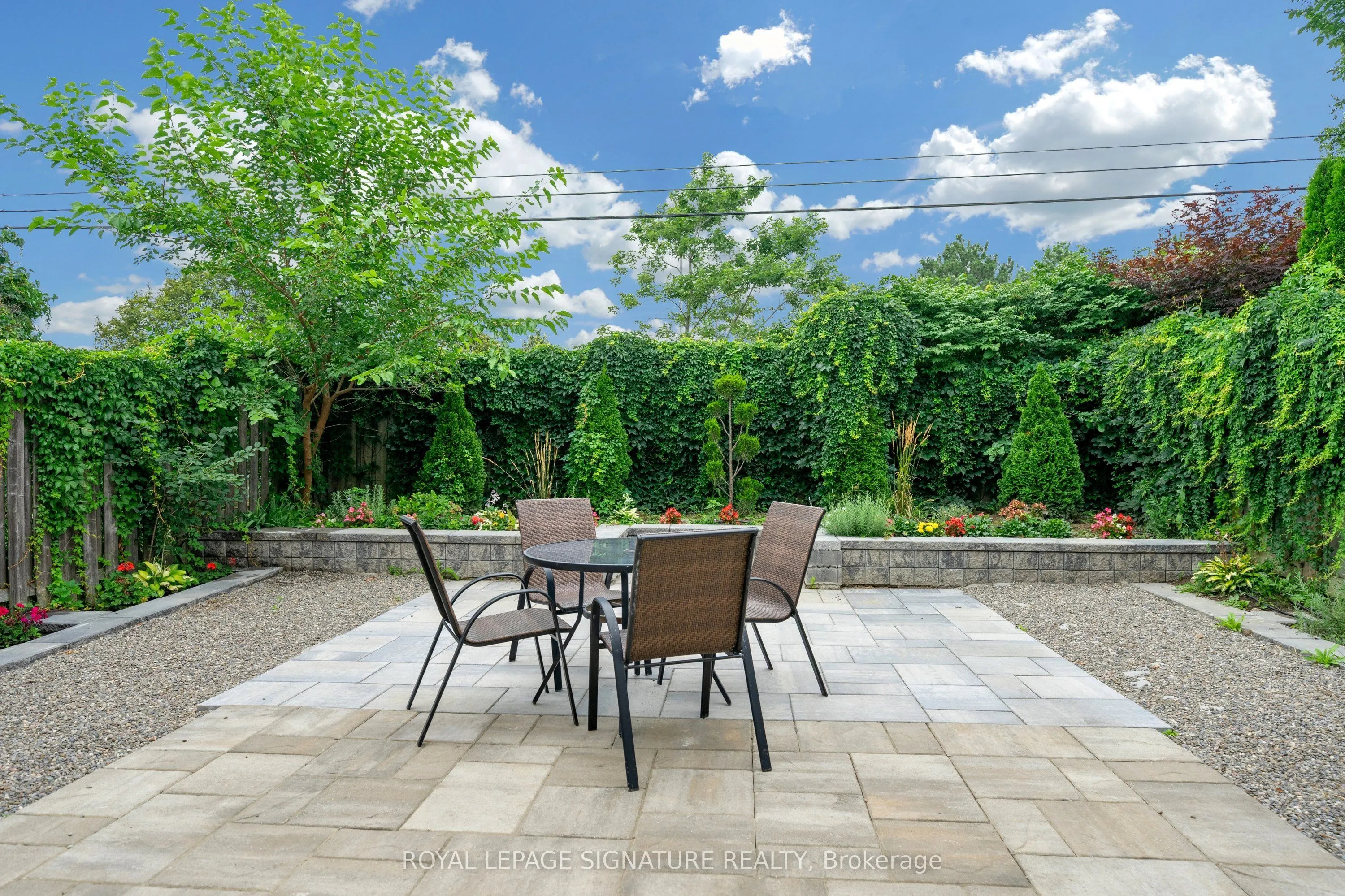 107 Roxborough Lane