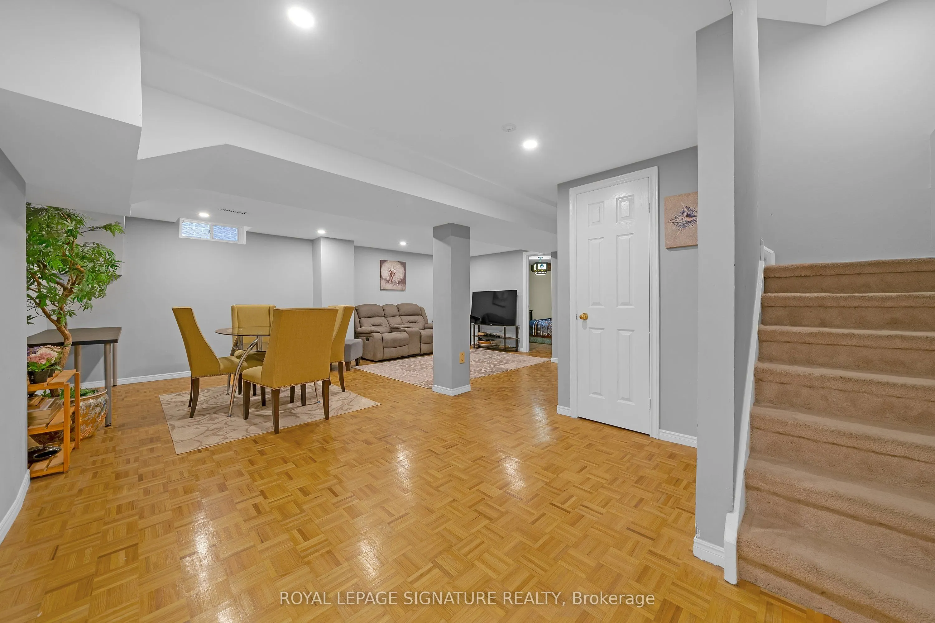 107 Roxborough Lane