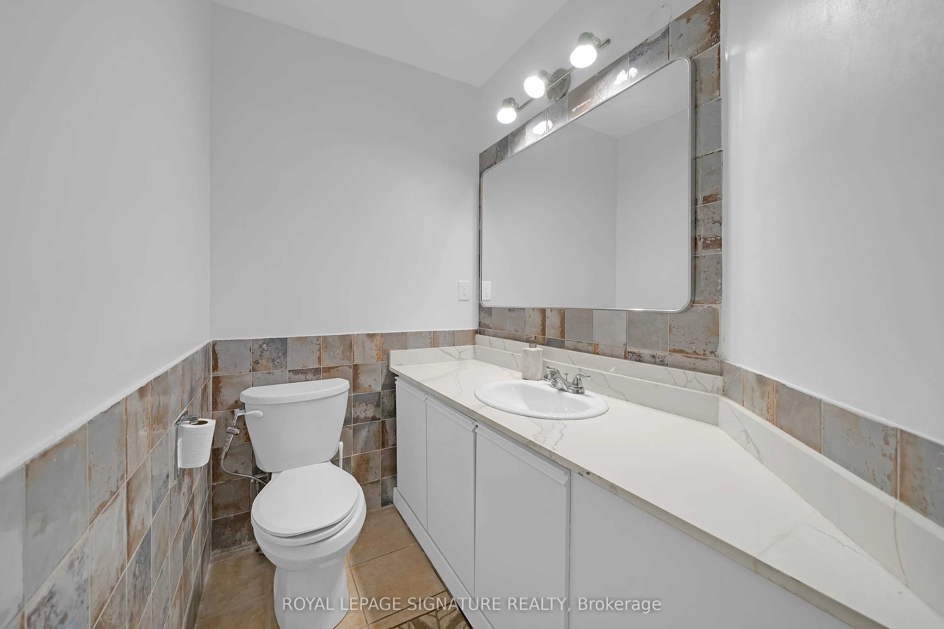 107 Roxborough Lane