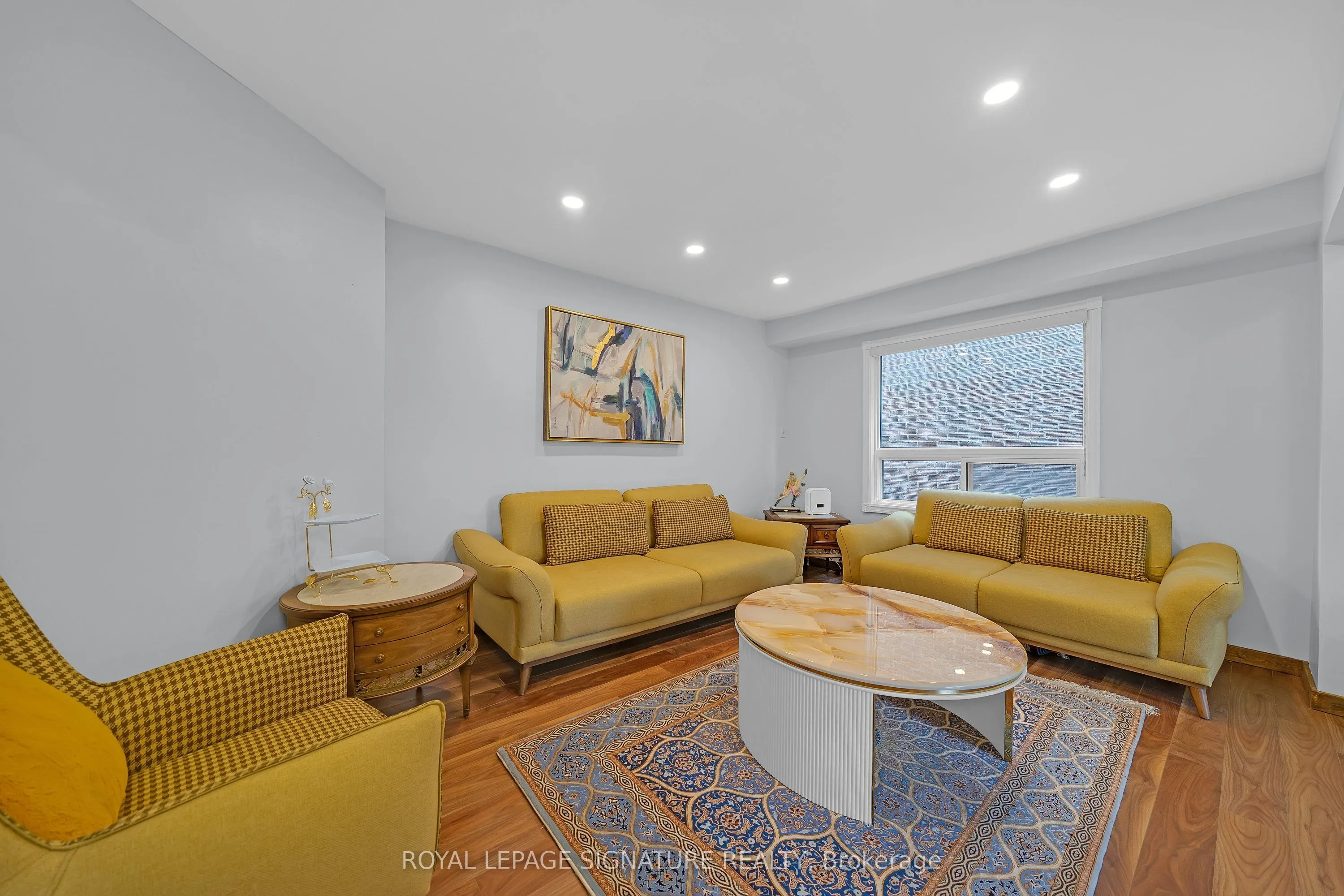 107 Roxborough Lane