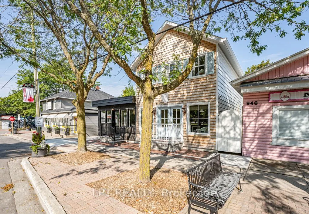 944 Lake Drive E
