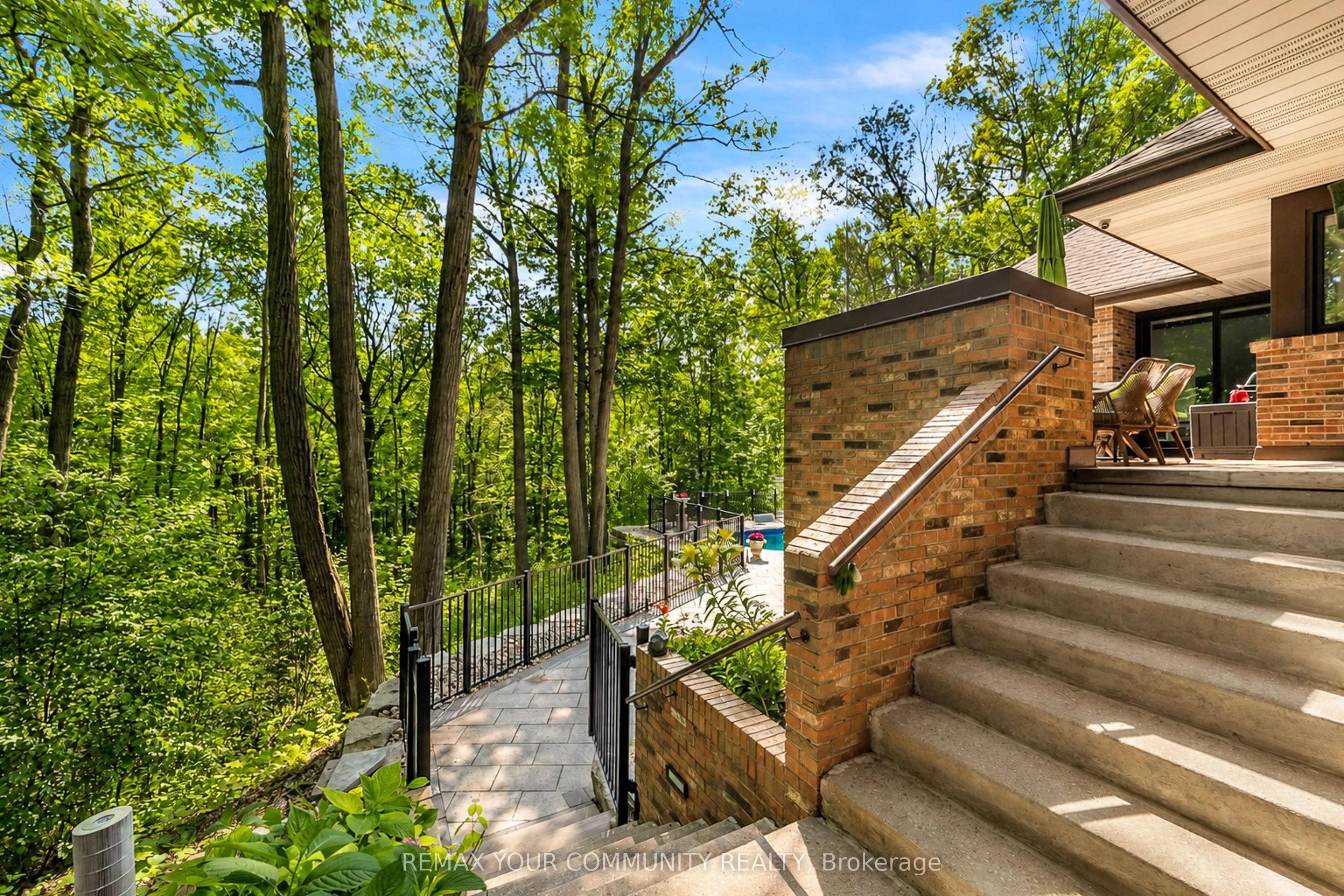 76 Trailwood Crescent
