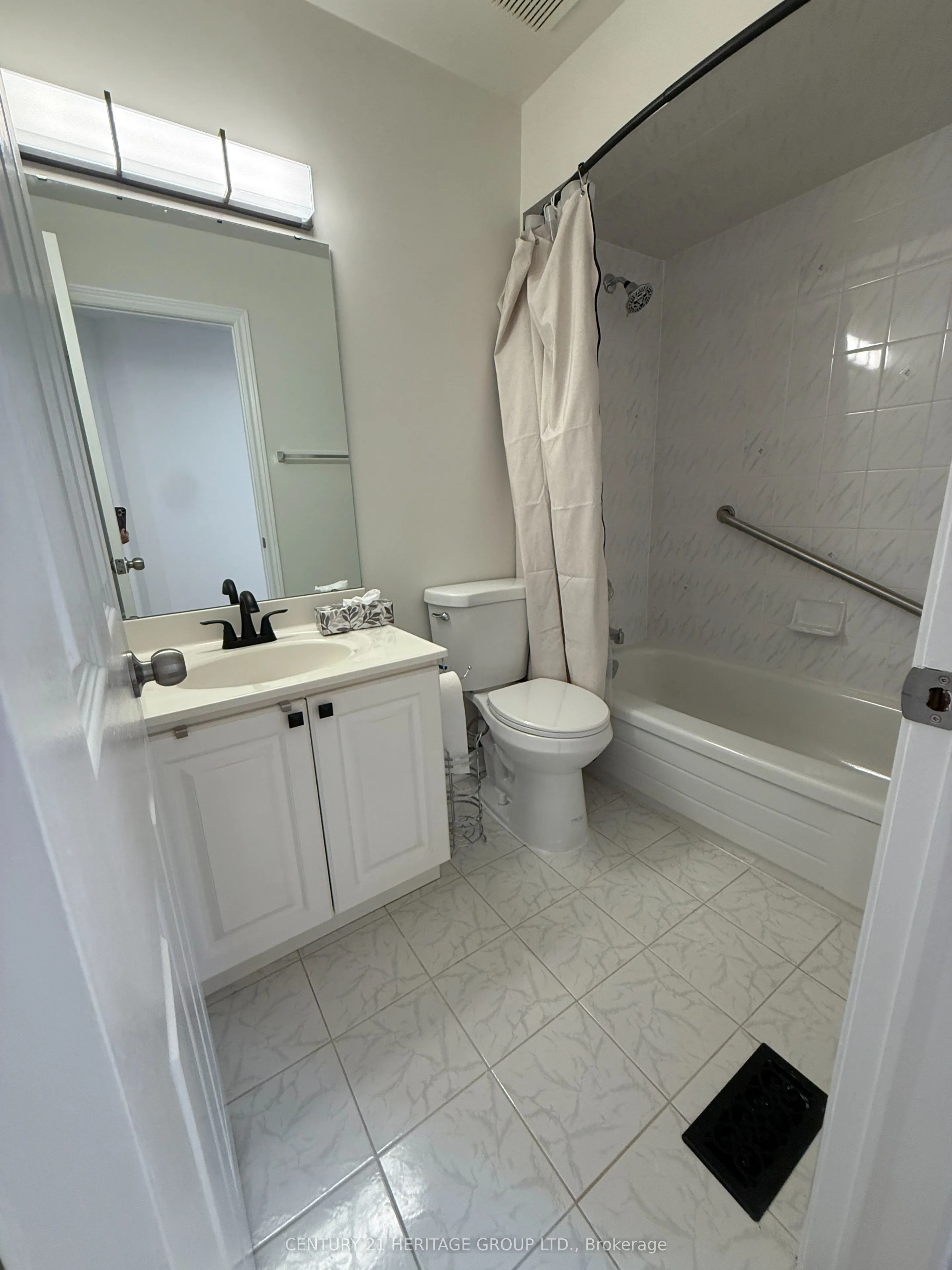 137 Hall Street #5