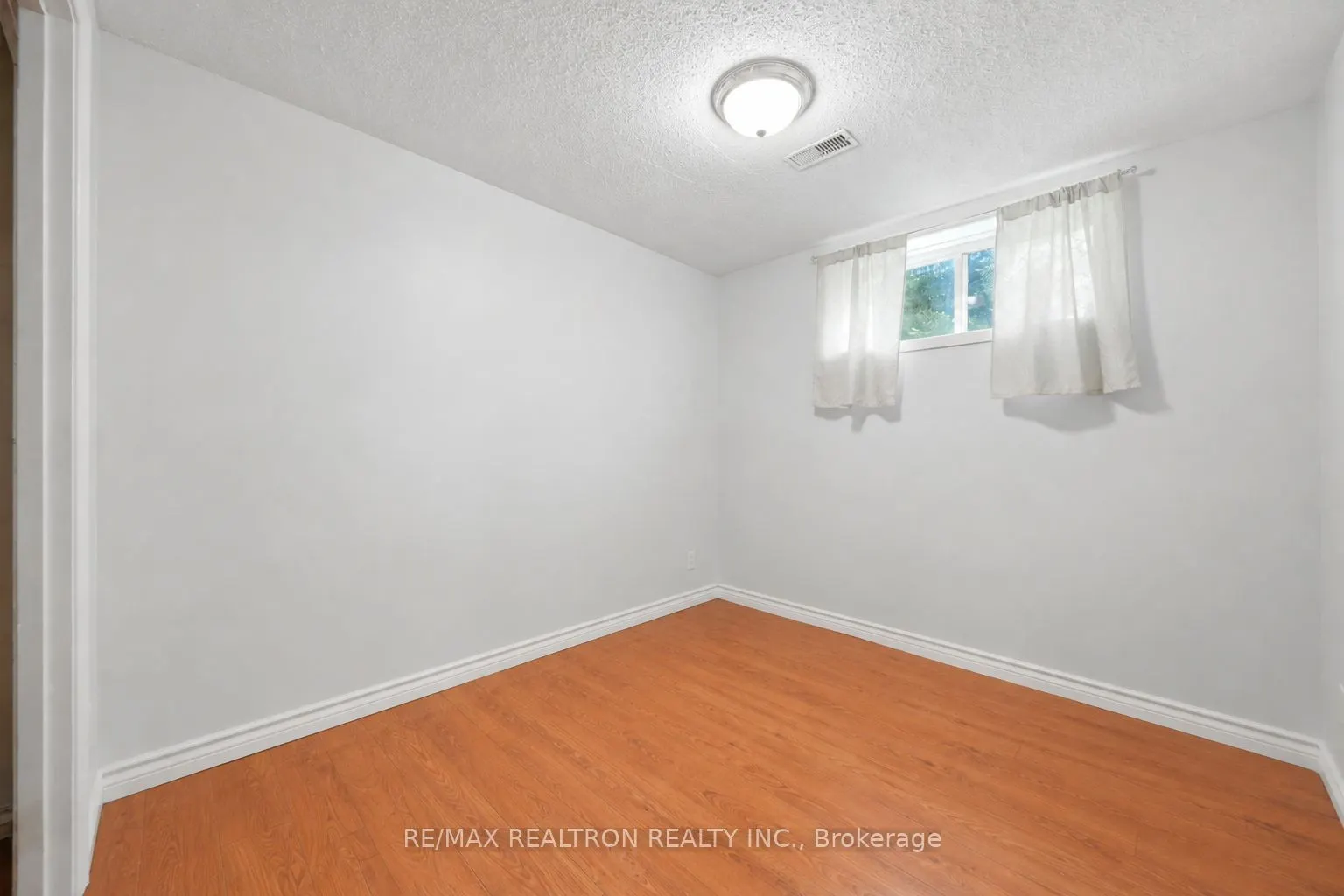 414 The Queensway Road S