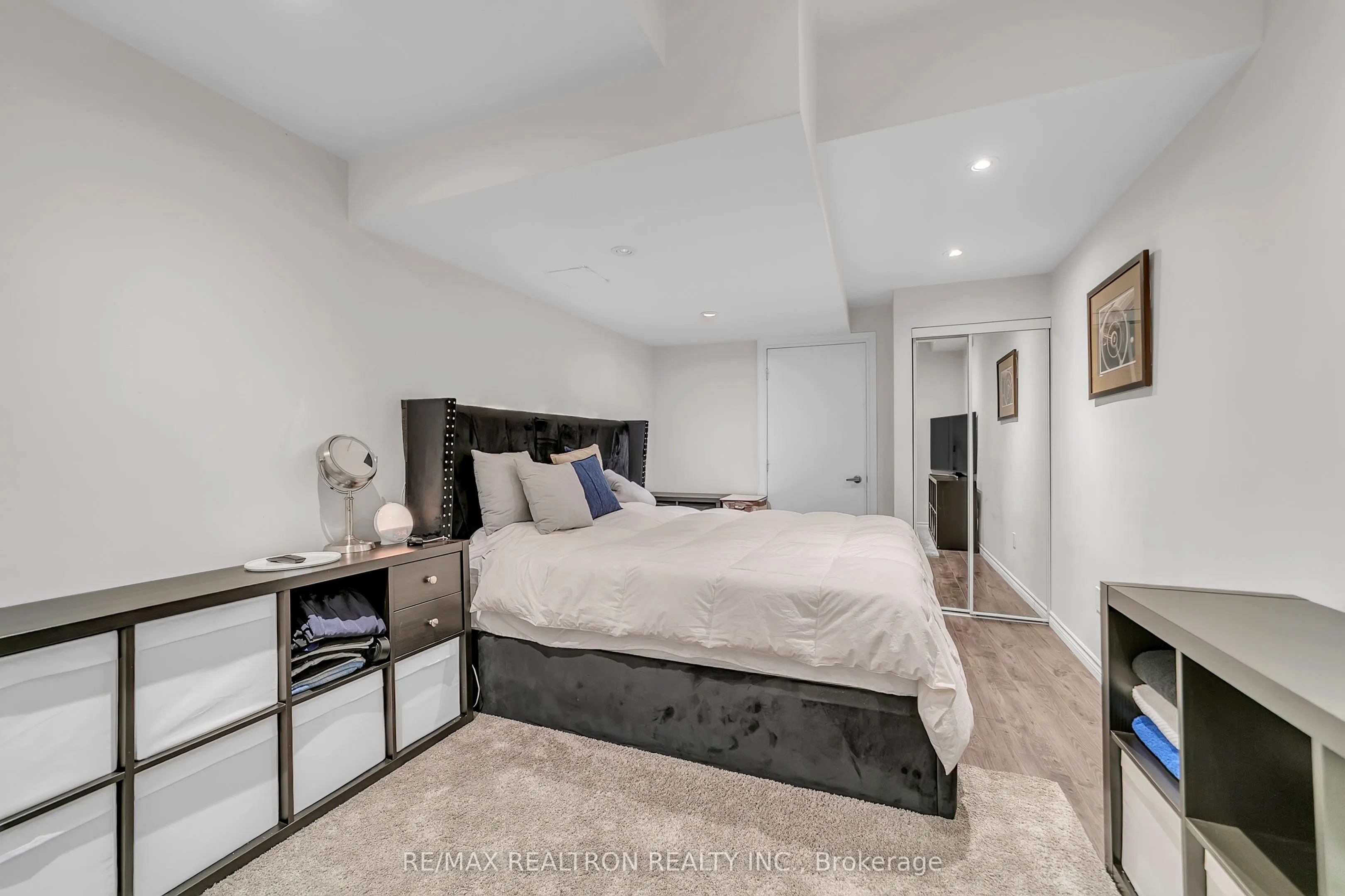 20 Rock Elm Court