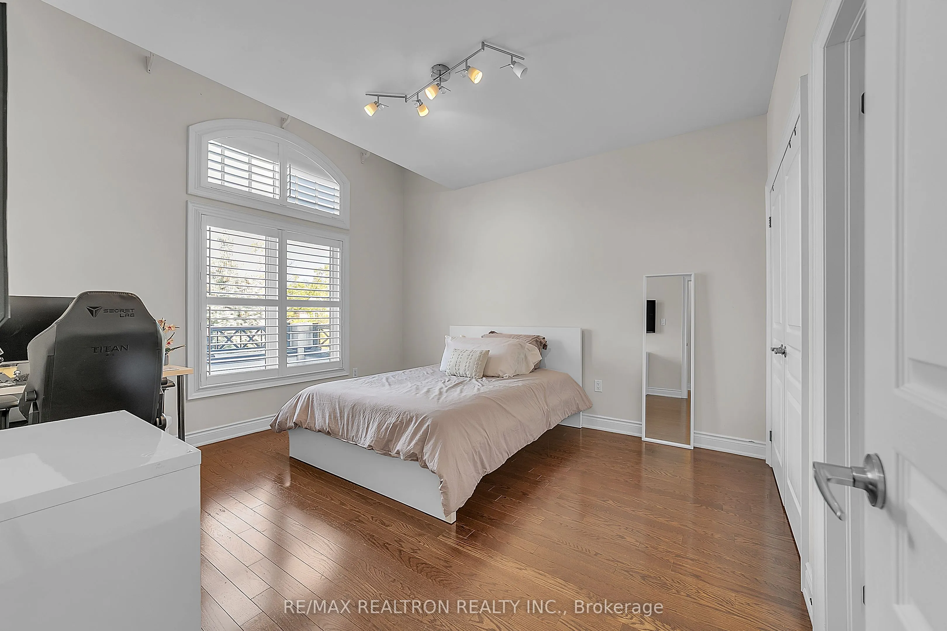 20 Rock Elm Court