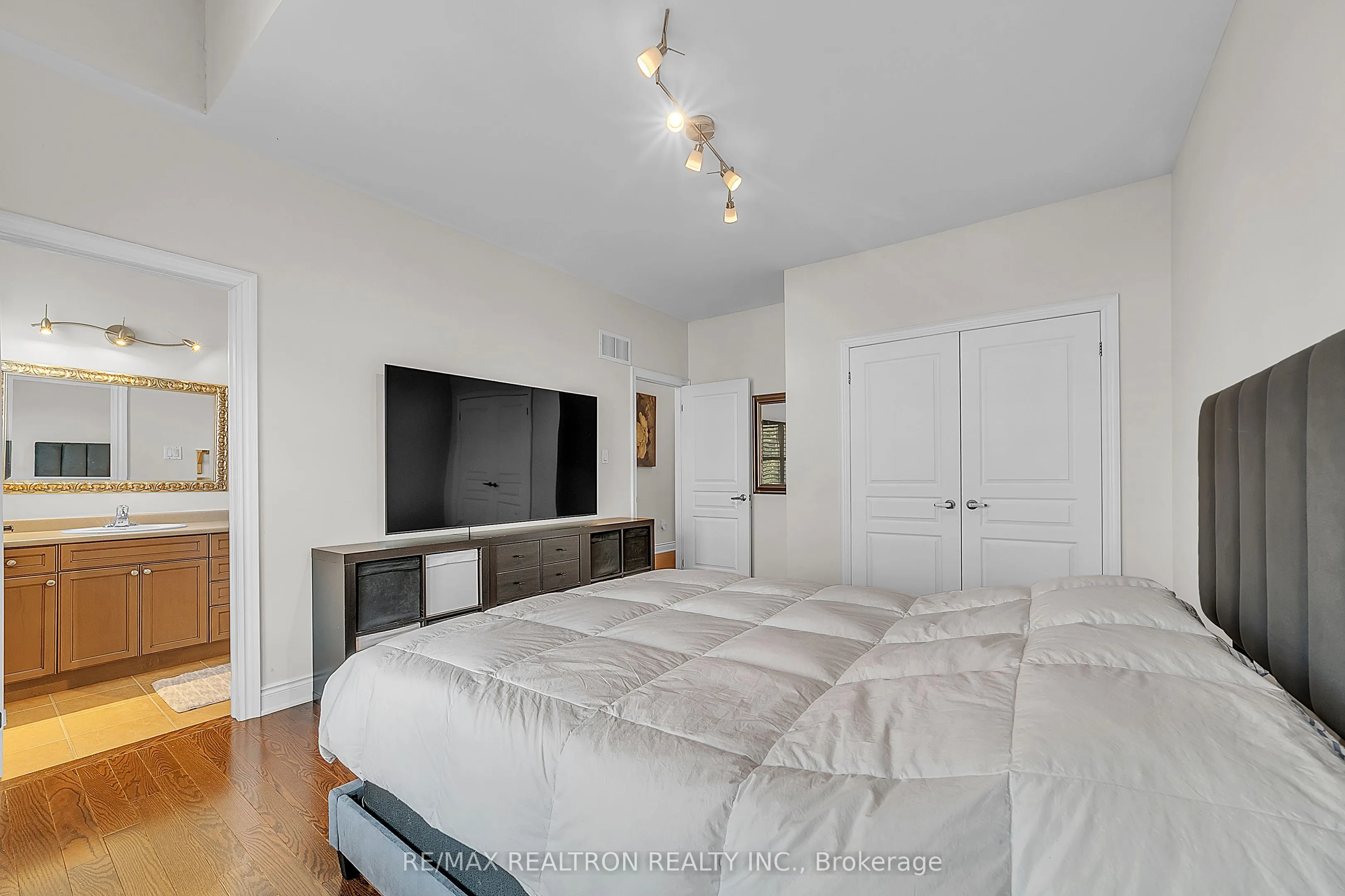 20 Rock Elm Court
