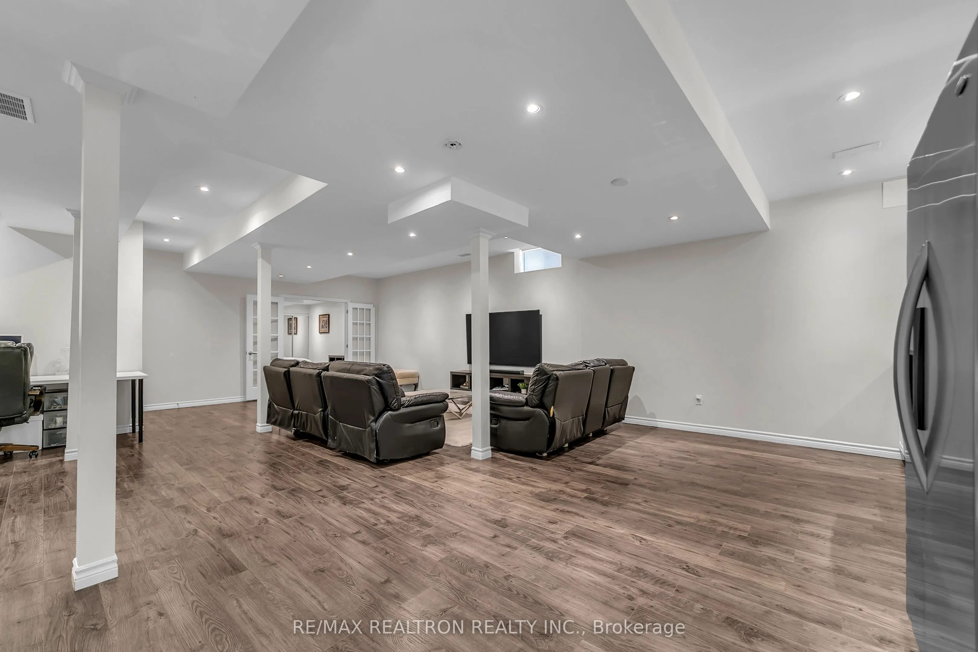 20 Rock Elm Court